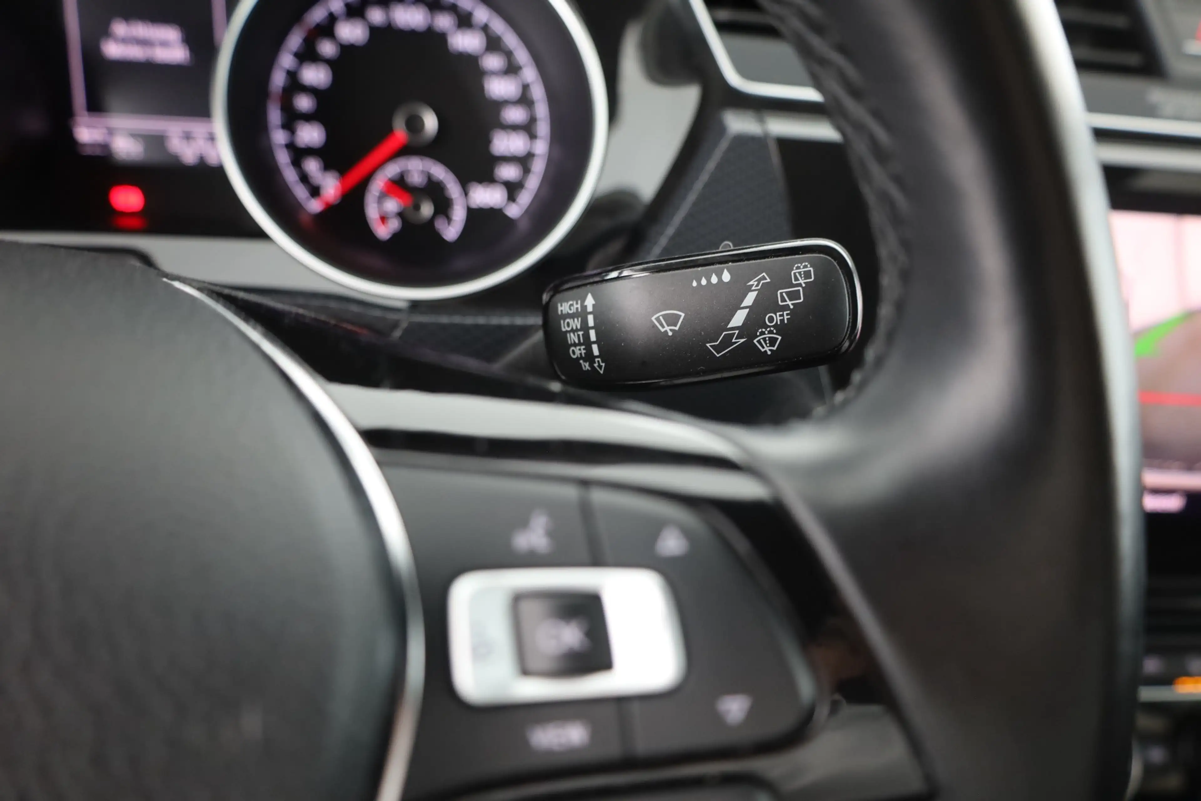 Volkswagen Touran 2.0 TDI United 7-Sitzer LED Navi ACC — photo 20