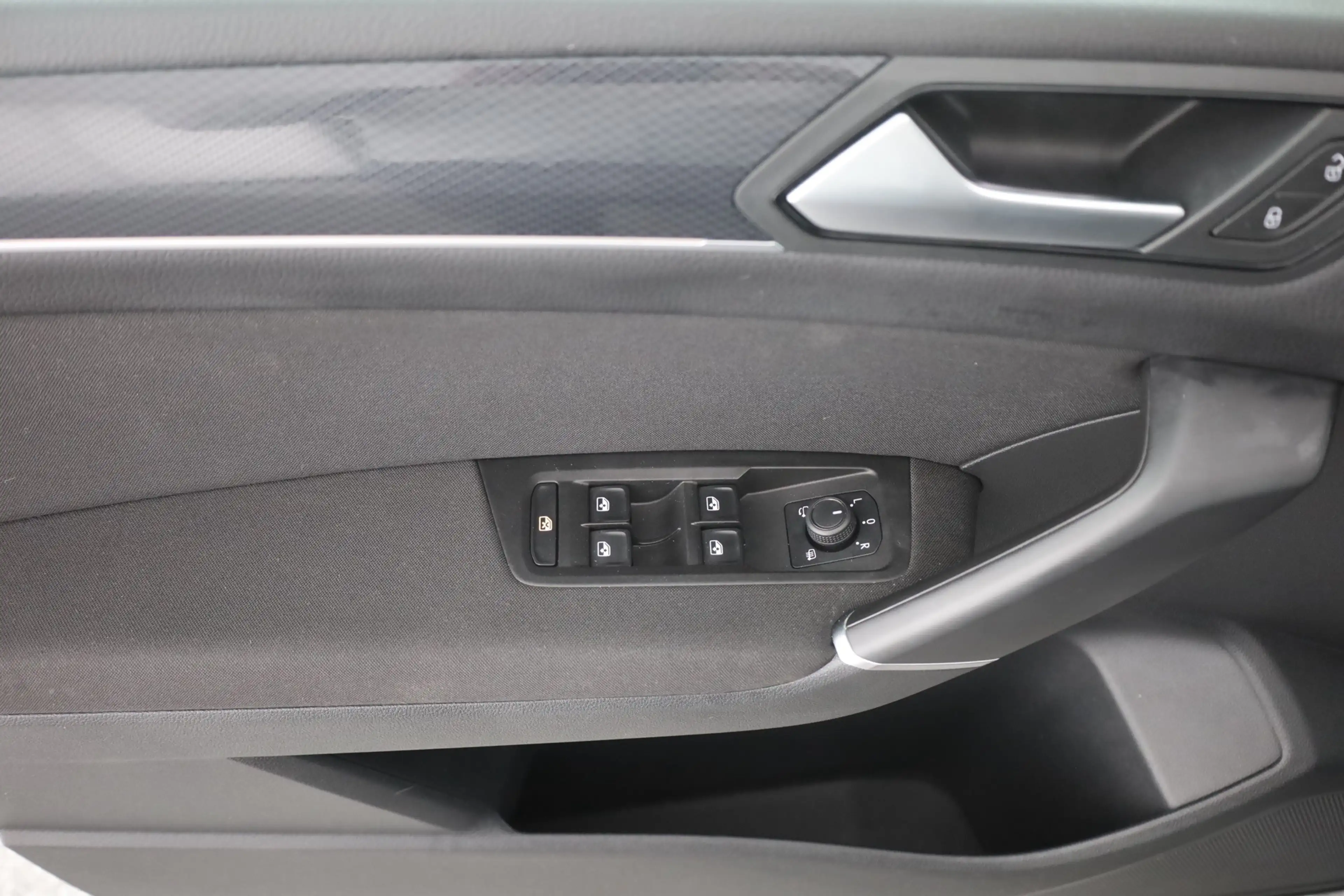 Volkswagen Touran 2.0 TDI United 7-Sitzer LED Navi ACC — photo 22