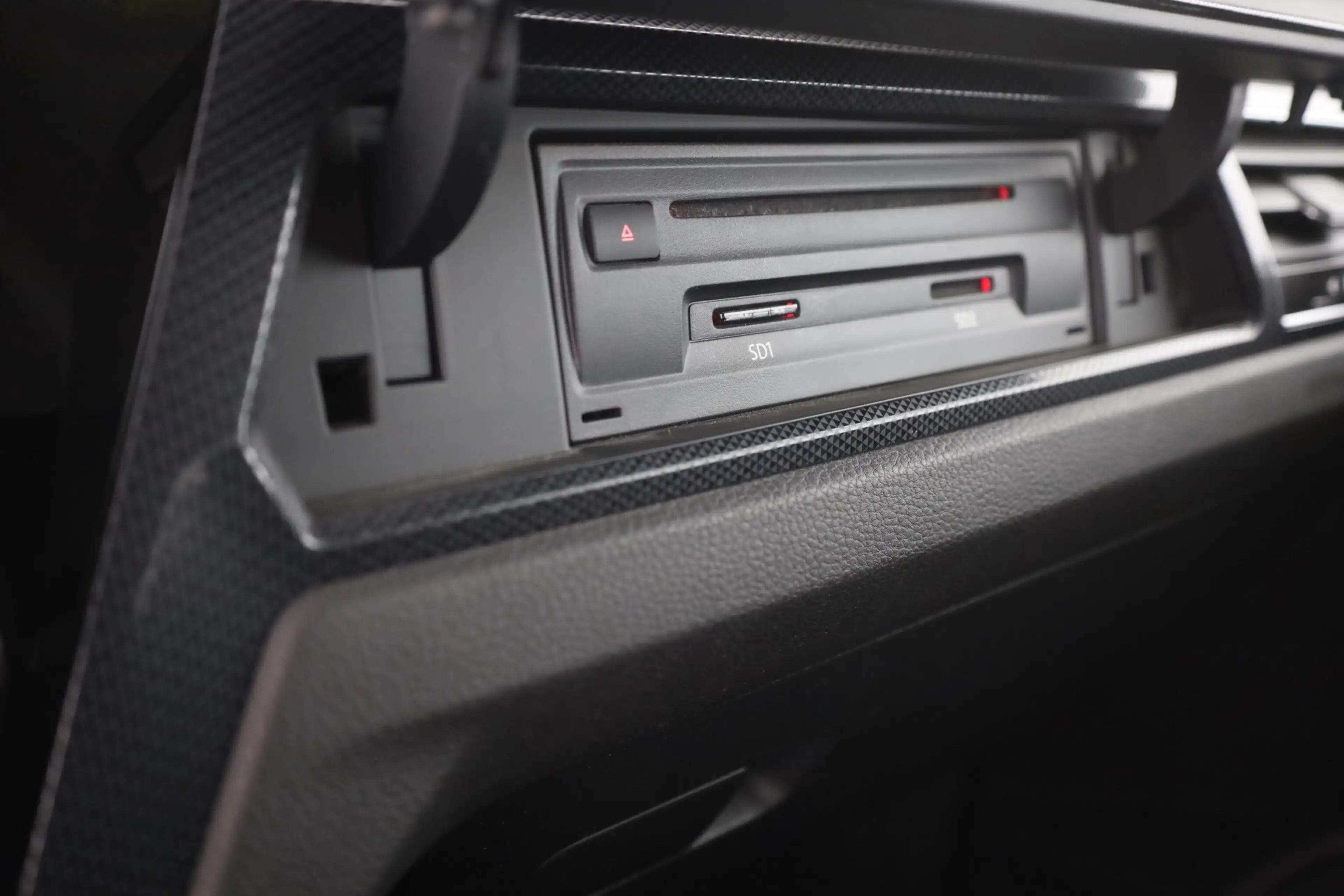 Volkswagen Touran 2.0 TDI United 7-Sitzer LED Navi ACC — photo 29