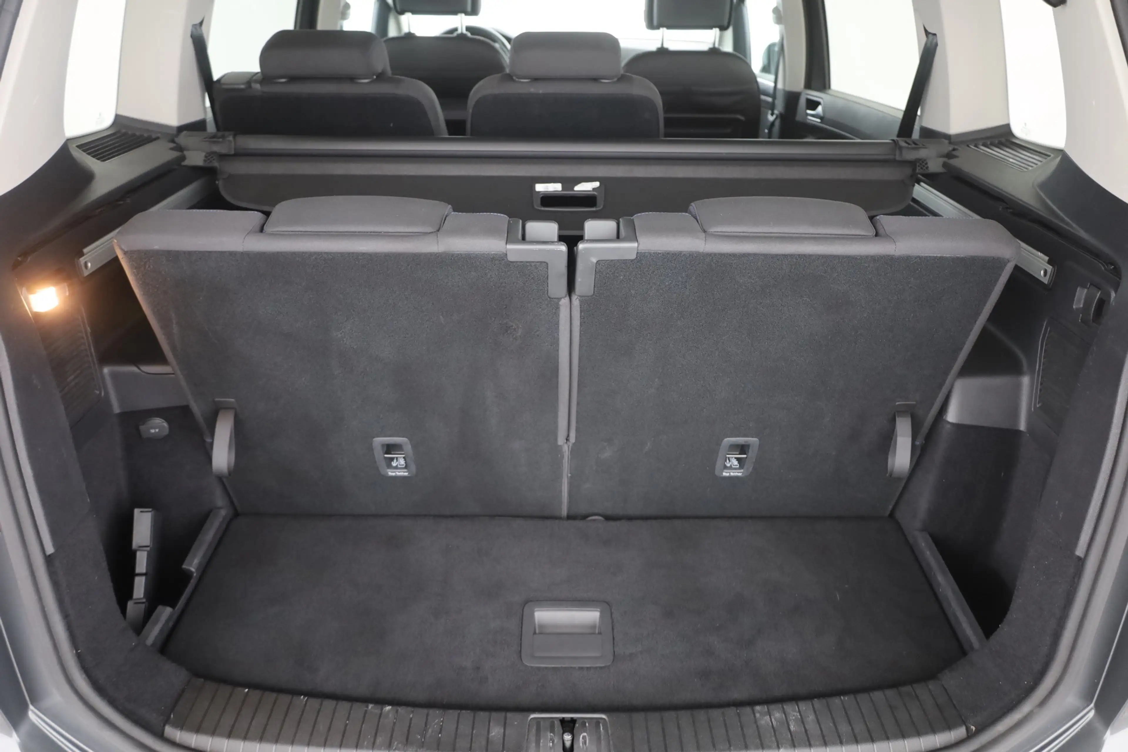 Volkswagen Touran 2.0 TDI United 7-Sitzer LED Navi ACC — photo 27