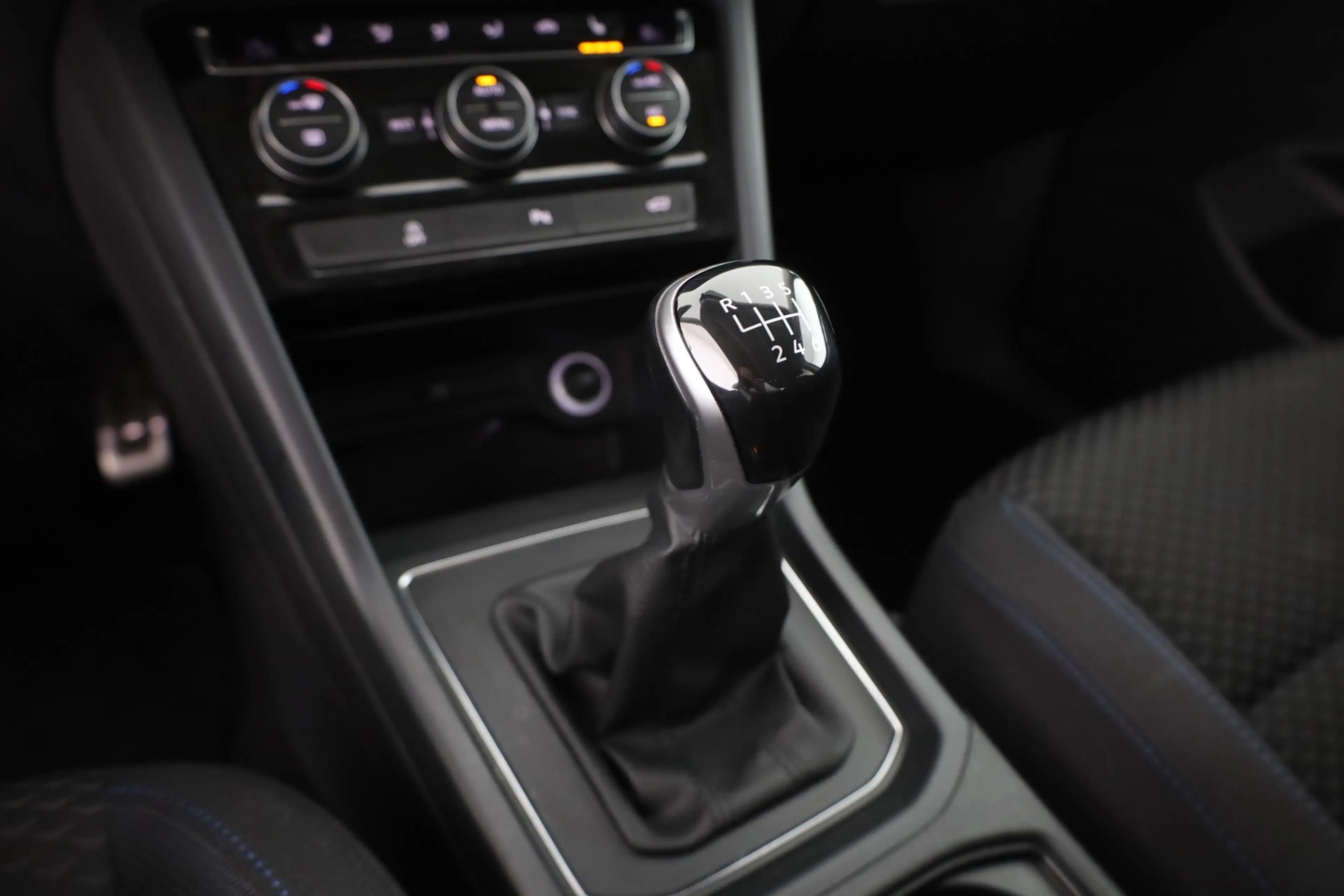 Volkswagen Touran 2.0 TDI United 7-Sitzer LED Navi ACC — photo 14