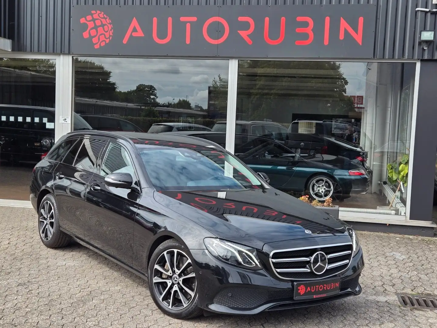 Mercedes-Benz E 400 4Matic LEDER/HUD/1.HAND/TOT/Wide Zwart - 1