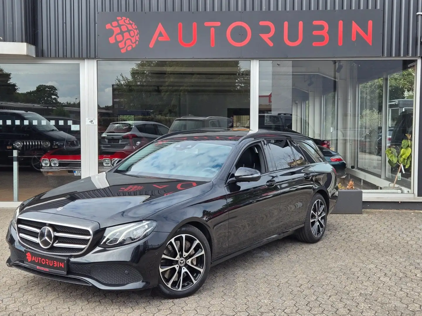 Mercedes-Benz E 400 4Matic LEDER/HUD/1.HAND/TOT/Wide Zwart - 2