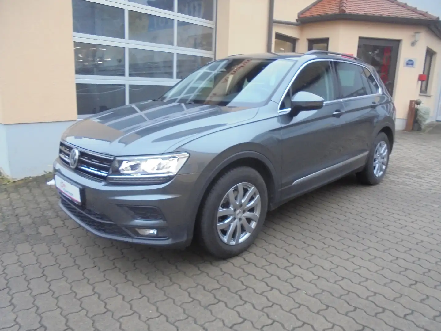 Volkswagen Tiguan Tiguan 1.4 TSI Comfortline DSG AHK Grau - 2