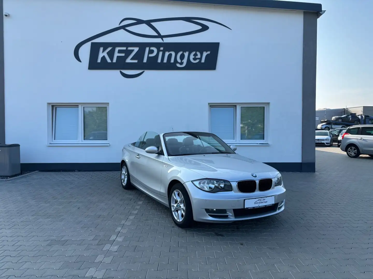 BMW 118 Baureihe 1 Cabrio 118i Silber - 1