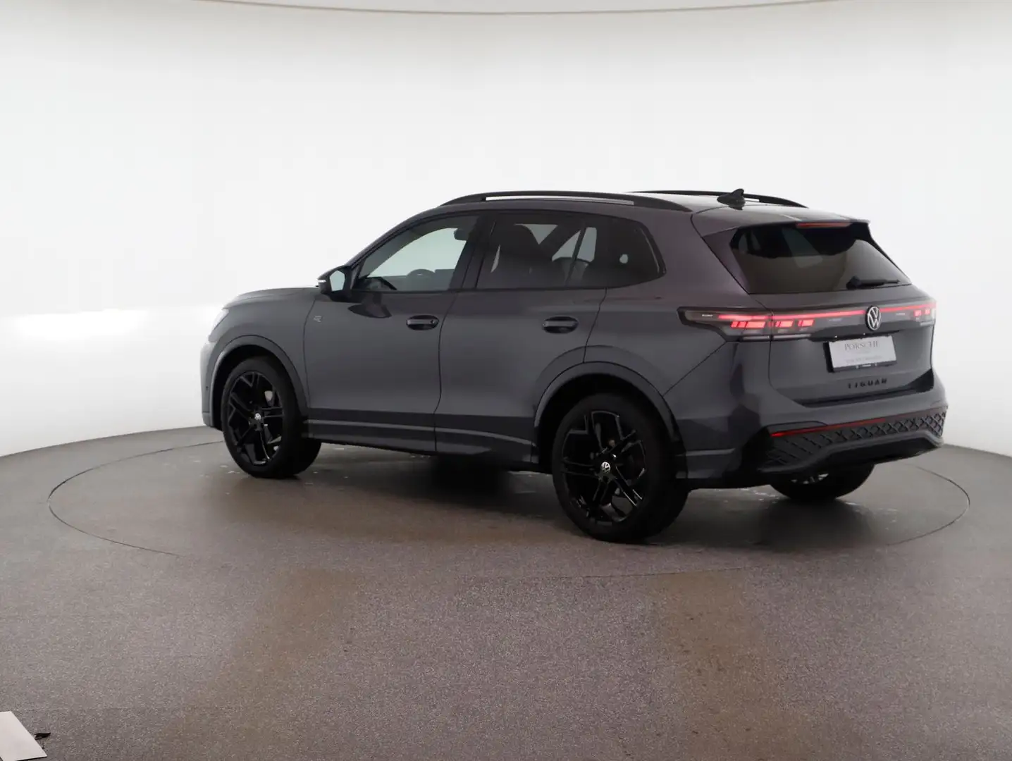 Volkswagen Tiguan R-Line eTSI DSG Grau - 2