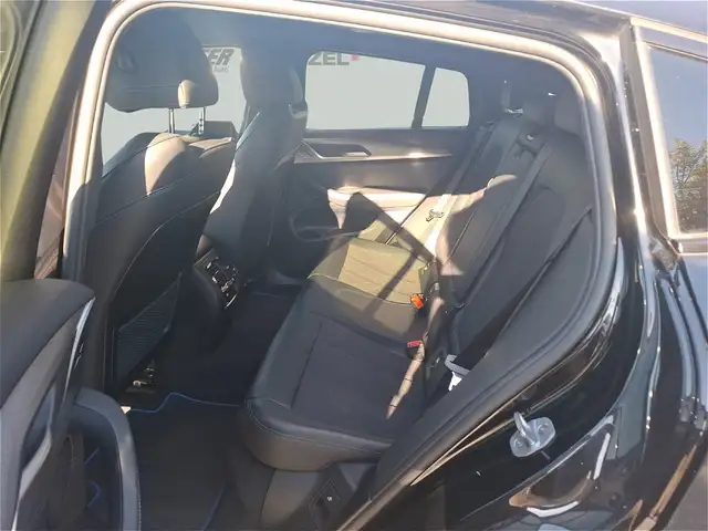 BMW X4 view 10