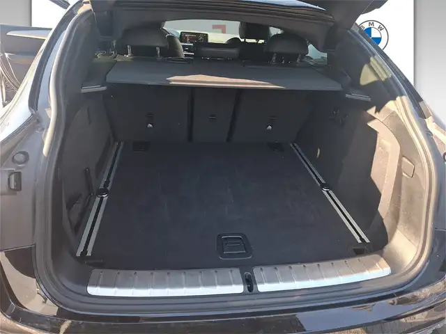 BMW X4 view 12