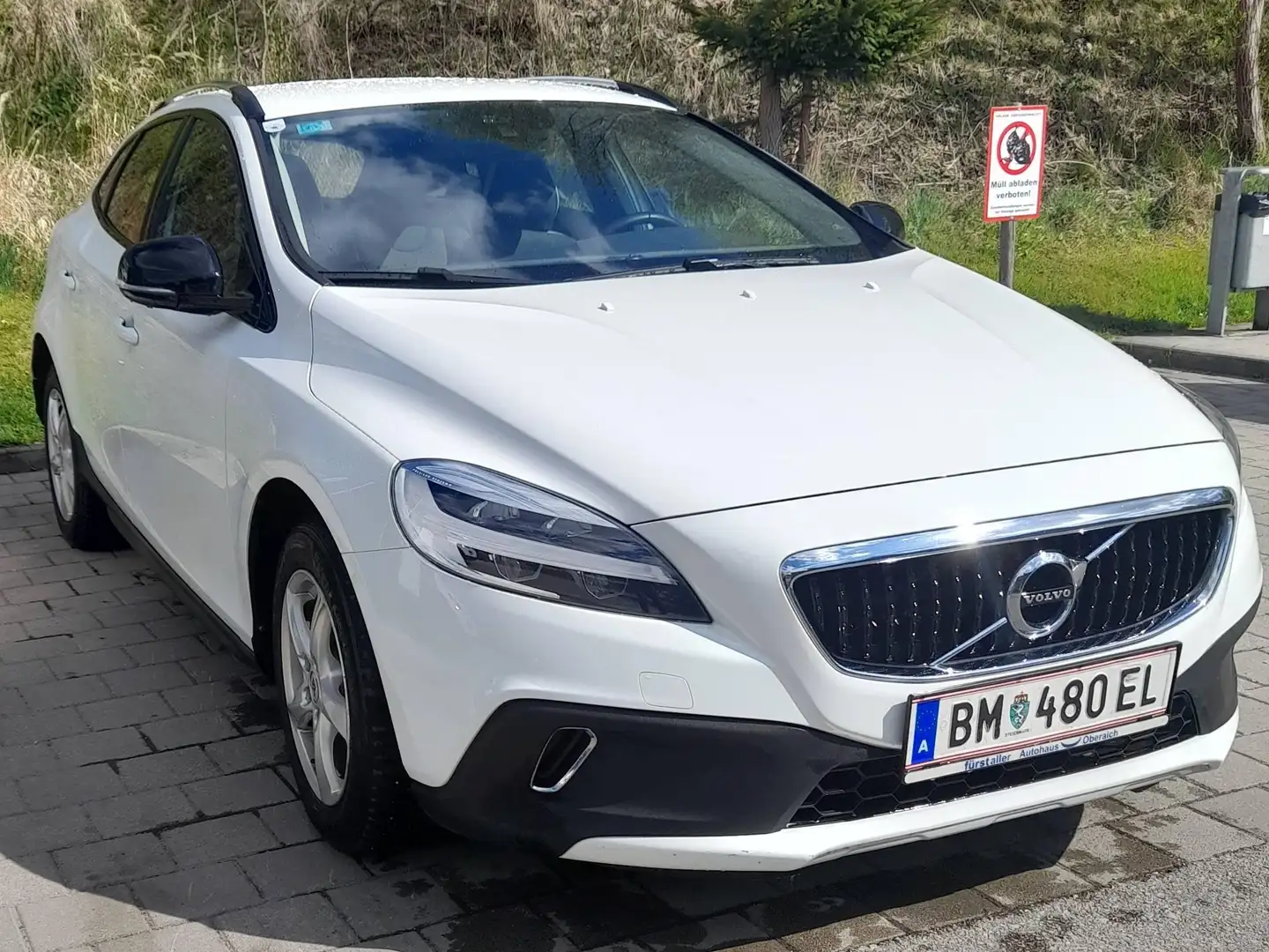 Volvo V40 Cross Country V40 Cross Country D2 Cross Country Edition Cross Country Edition Weiß - 1