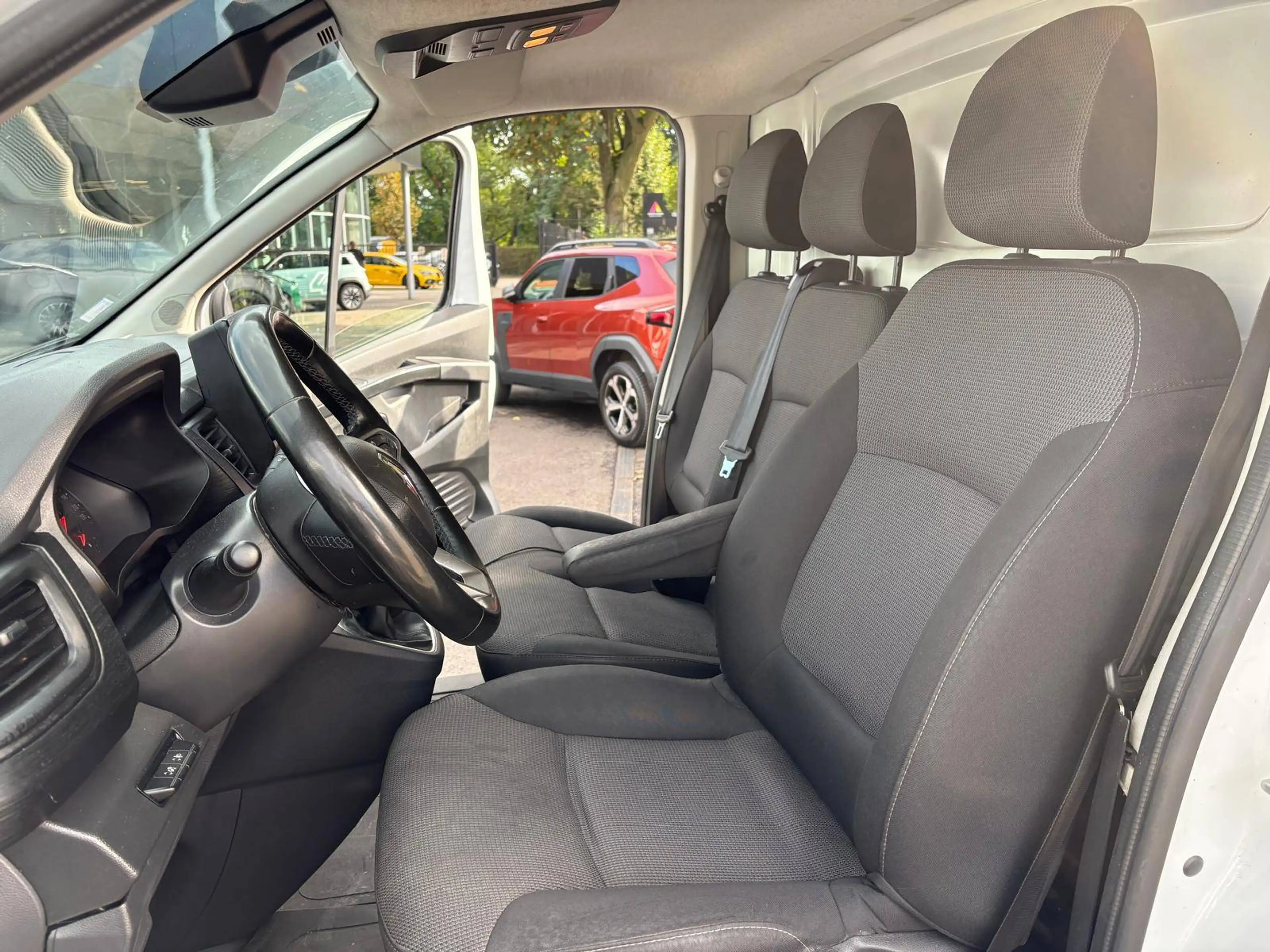 Renault Trafic 2.0 dCi 29 L2H1 Confort (EU6d) — photo 10