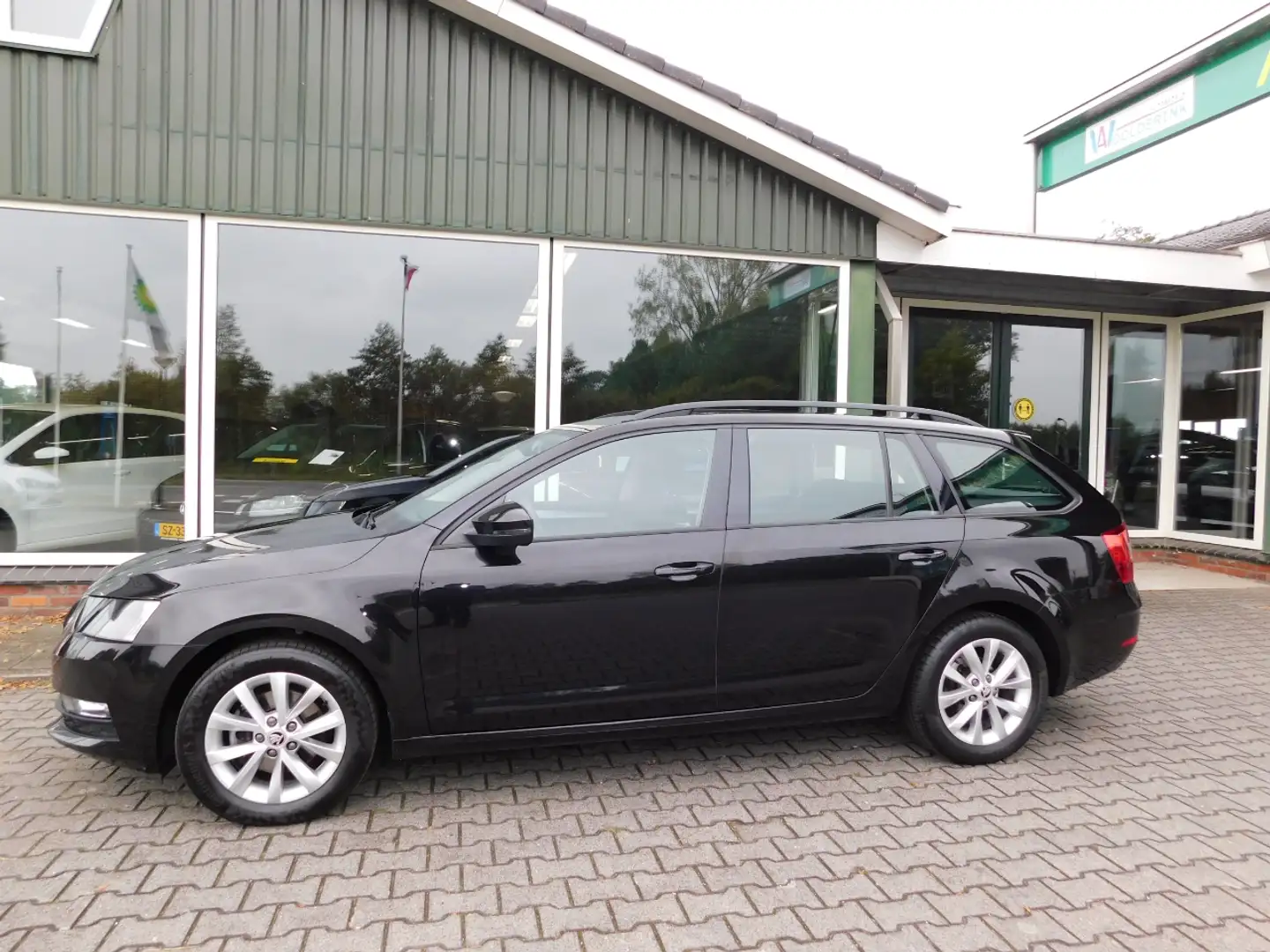 Skoda Octavia 1.4TSI 150PK AMBITION!! All-in Prijs! Trekhaak! Zwart - 1