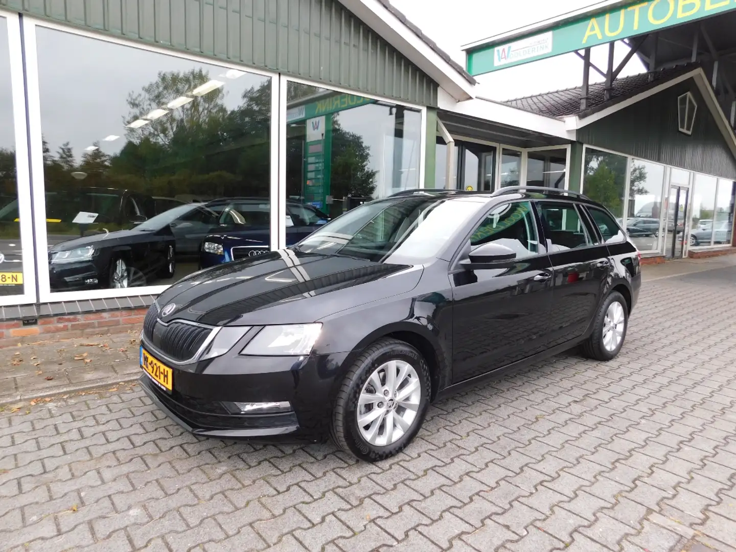 Skoda Octavia 1.4TSI 150PK AMBITION!! All-in Prijs! Trekhaak! Zwart - 2
