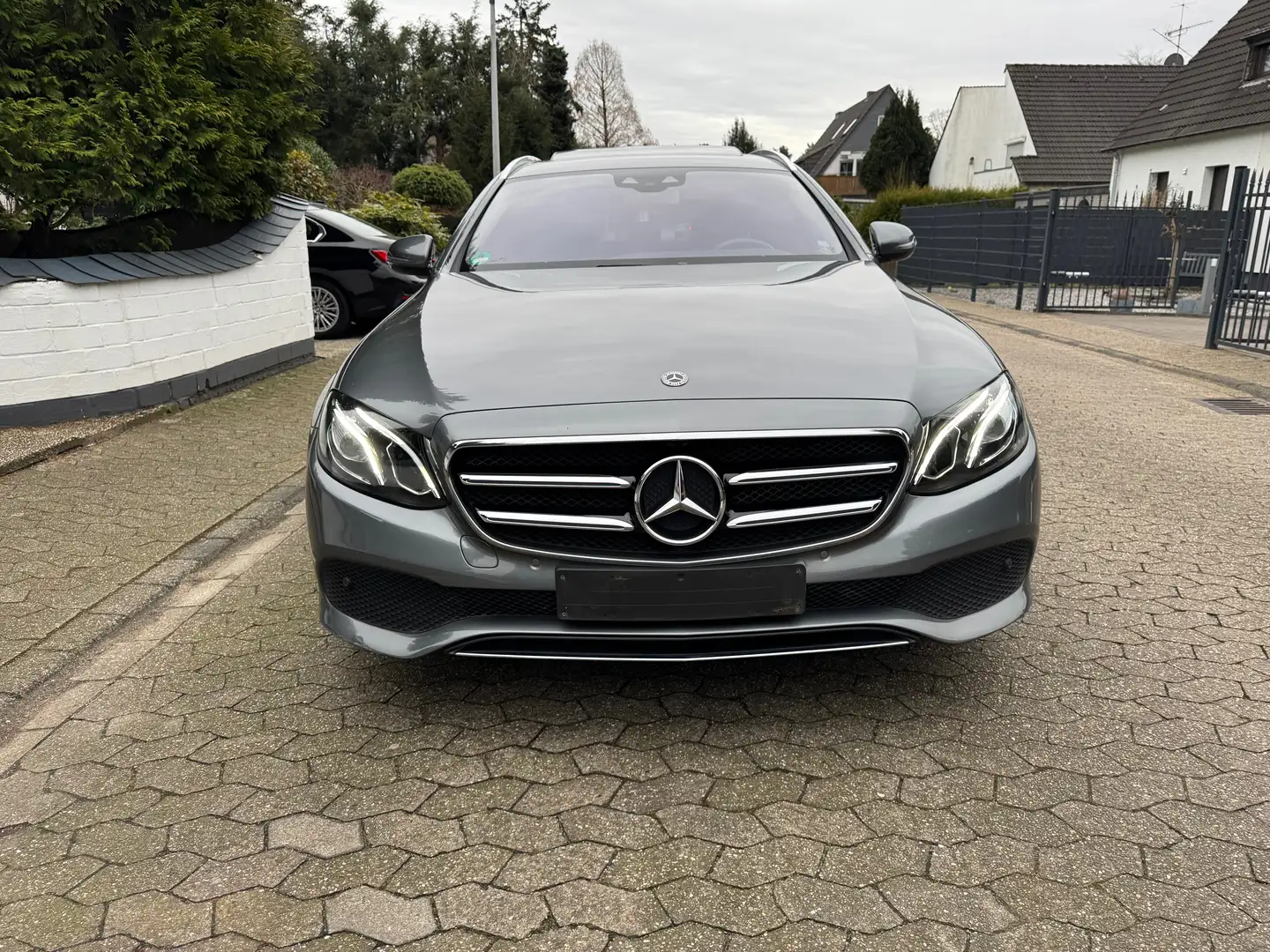 Mercedes-Benz E 220 E 220 d 4Matic WIDESCREEN COMAND+KAMERA EGHD LED Grau - 2