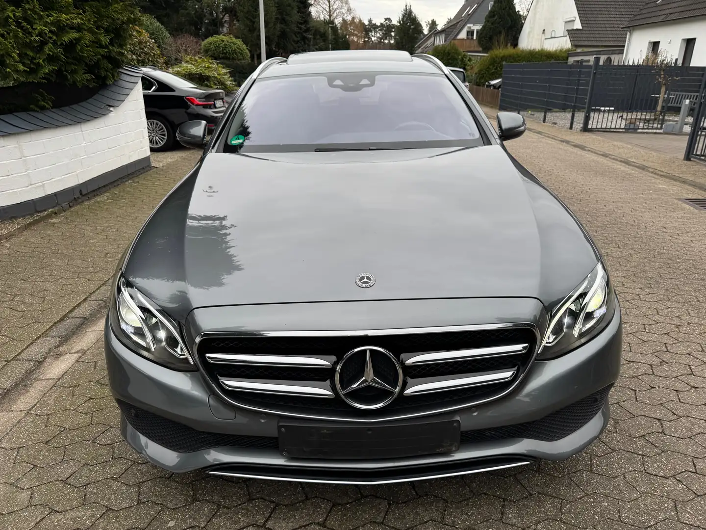 Mercedes-Benz E 220 E 220 d 4Matic WIDESCREEN COMAND+KAMERA EGHD LED Grau - 1