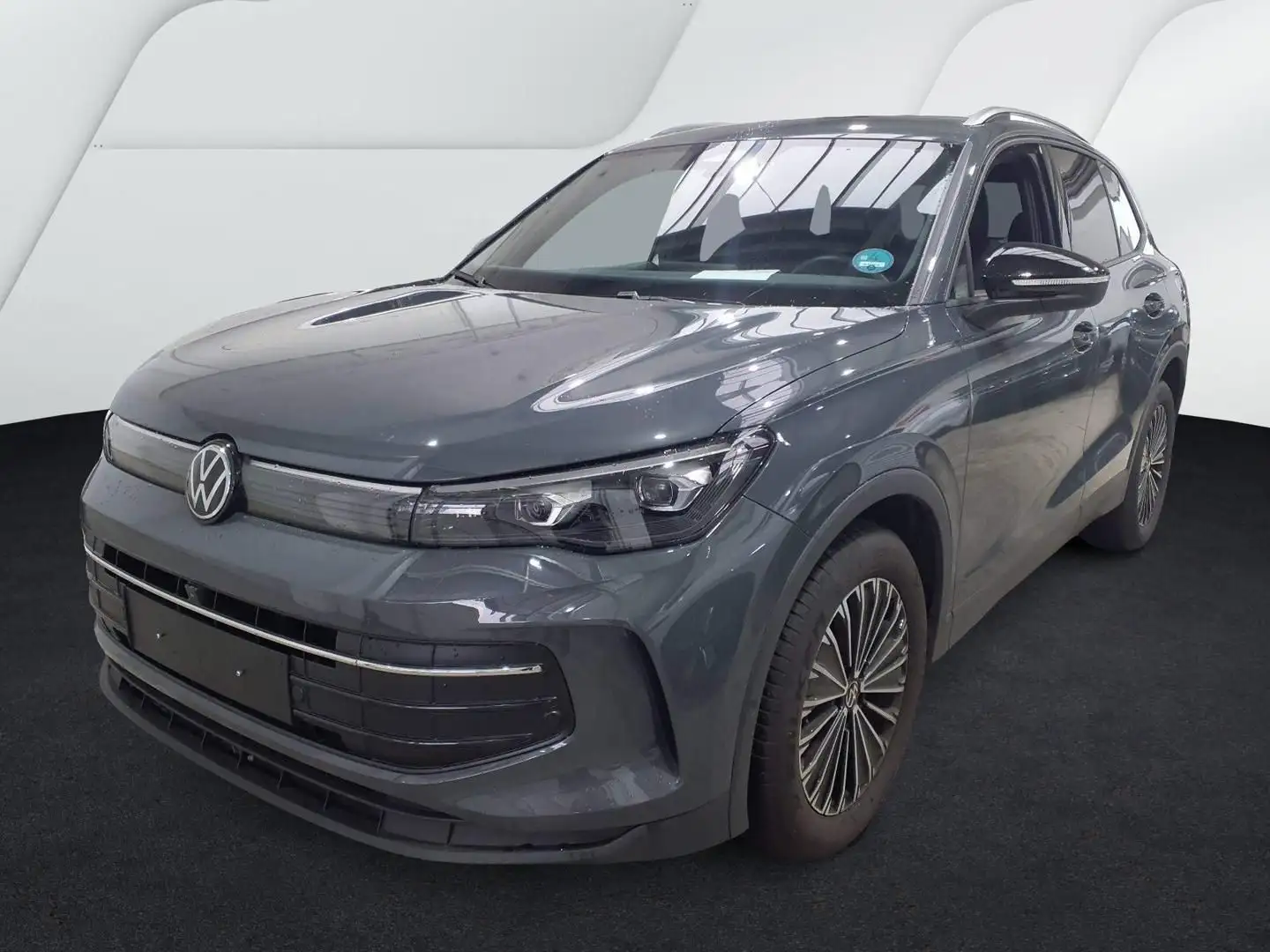 Volkswagen Tiguan 1.5 eTSI DSG Goal Navi R-Kam AHK PDC SHZ Grau - 2