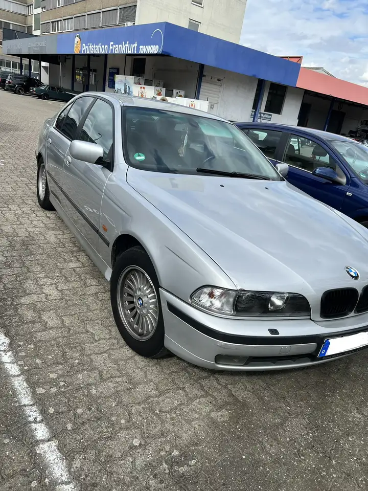 BMW 528