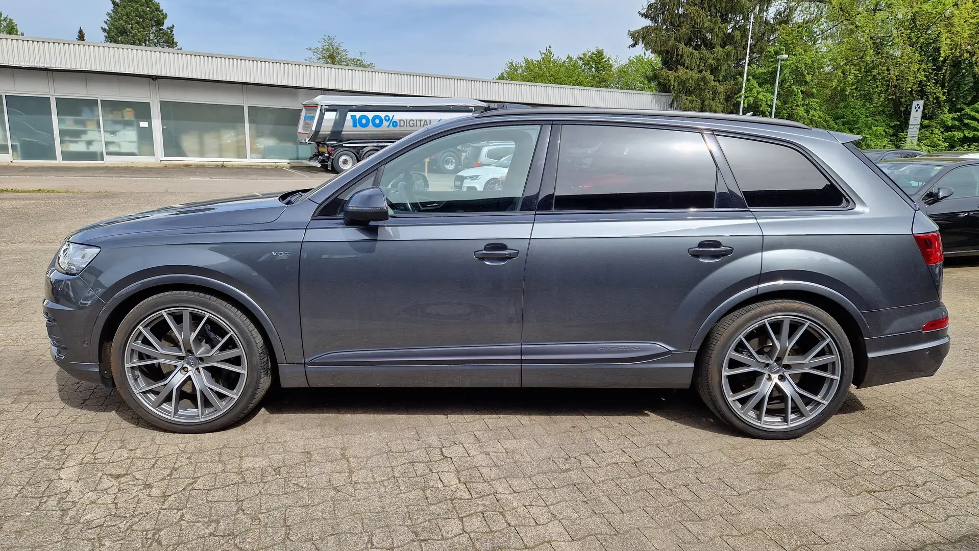 Audi SQ7 4.0 TDI quattro*LED*7-Sitze*Pano*4xSHZ*AHK*Massage Grau - 2