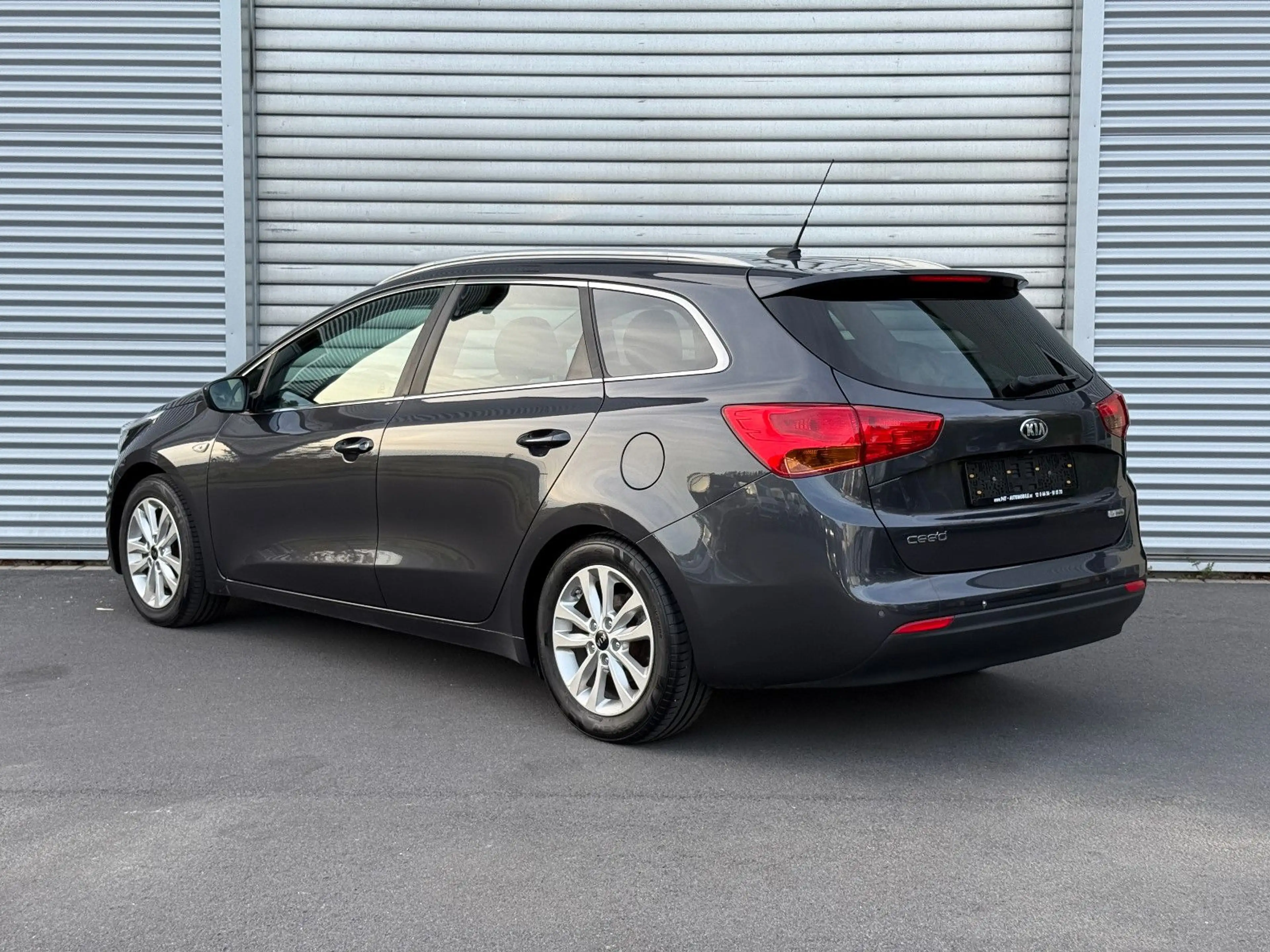 Kia Ceed SW / cee'd SW Cee'd Sportswagon UEFA Euro 2016 Navi PDC Kamera — photo 5
