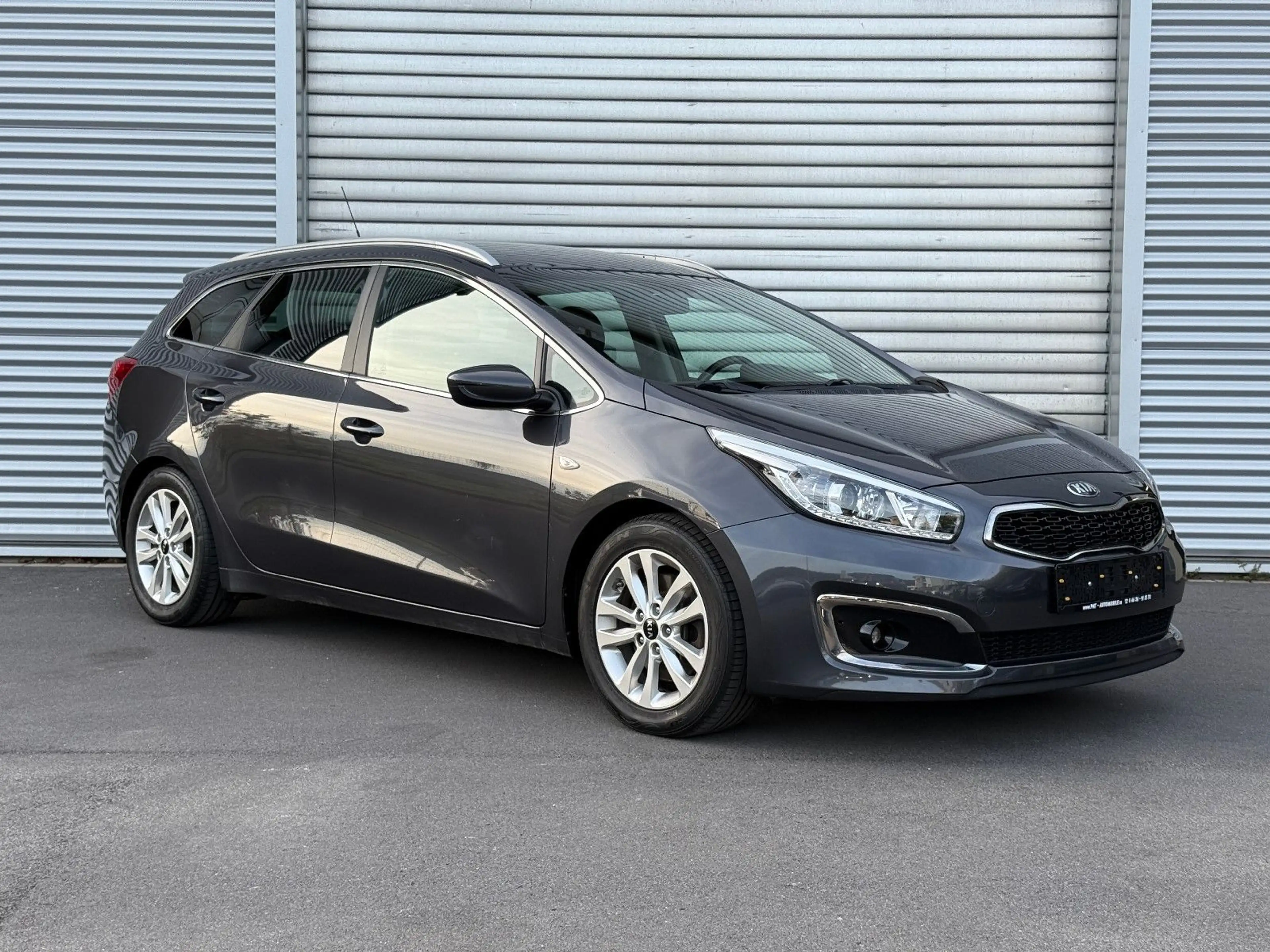 Kia Ceed SW / cee'd SW Cee'd Sportswagon UEFA Euro 2016 Navi PDC Kamera — photo 3