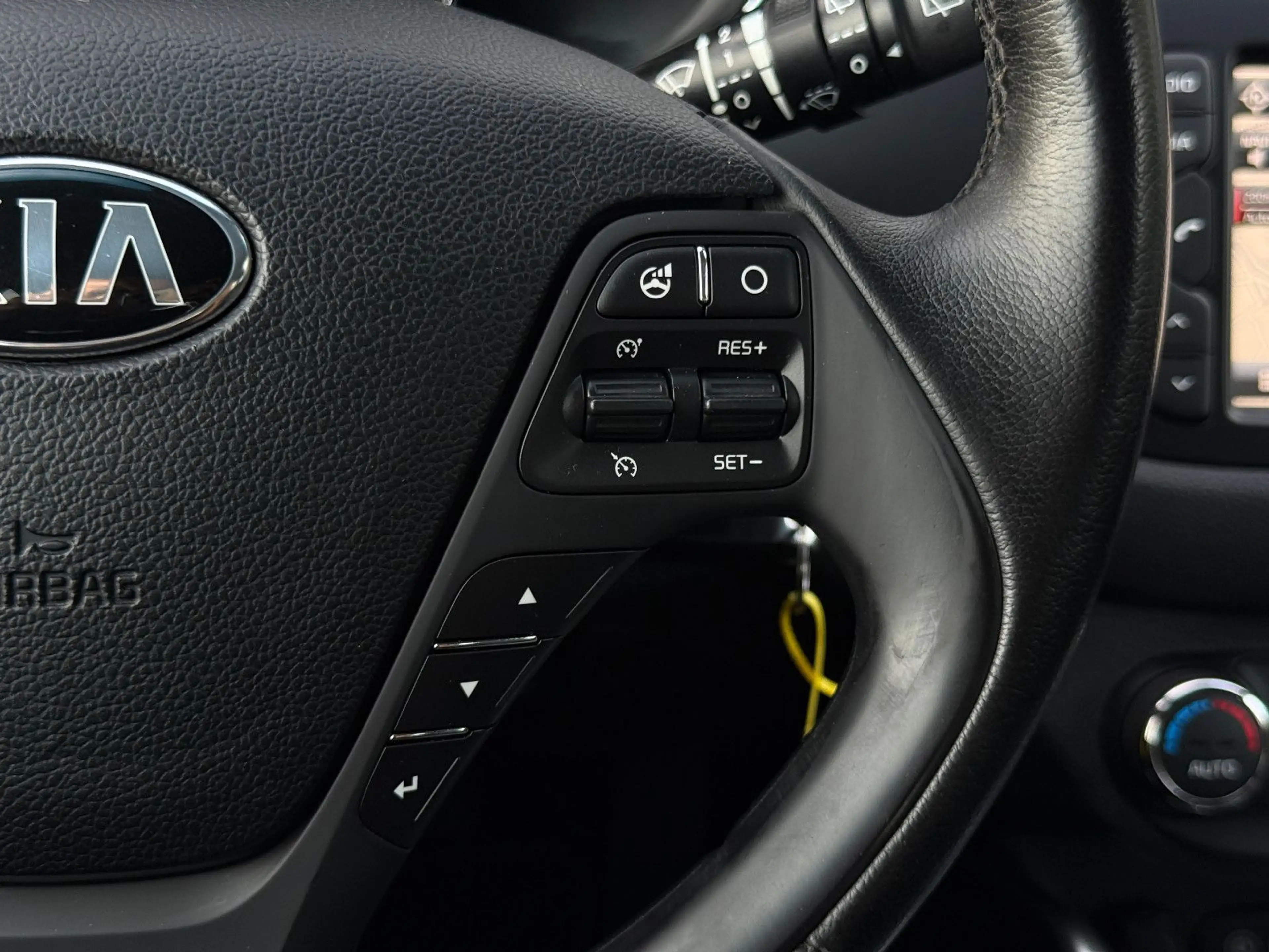 Kia Ceed SW / cee'd SW Cee'd Sportswagon UEFA Euro 2016 Navi PDC Kamera — photo 14