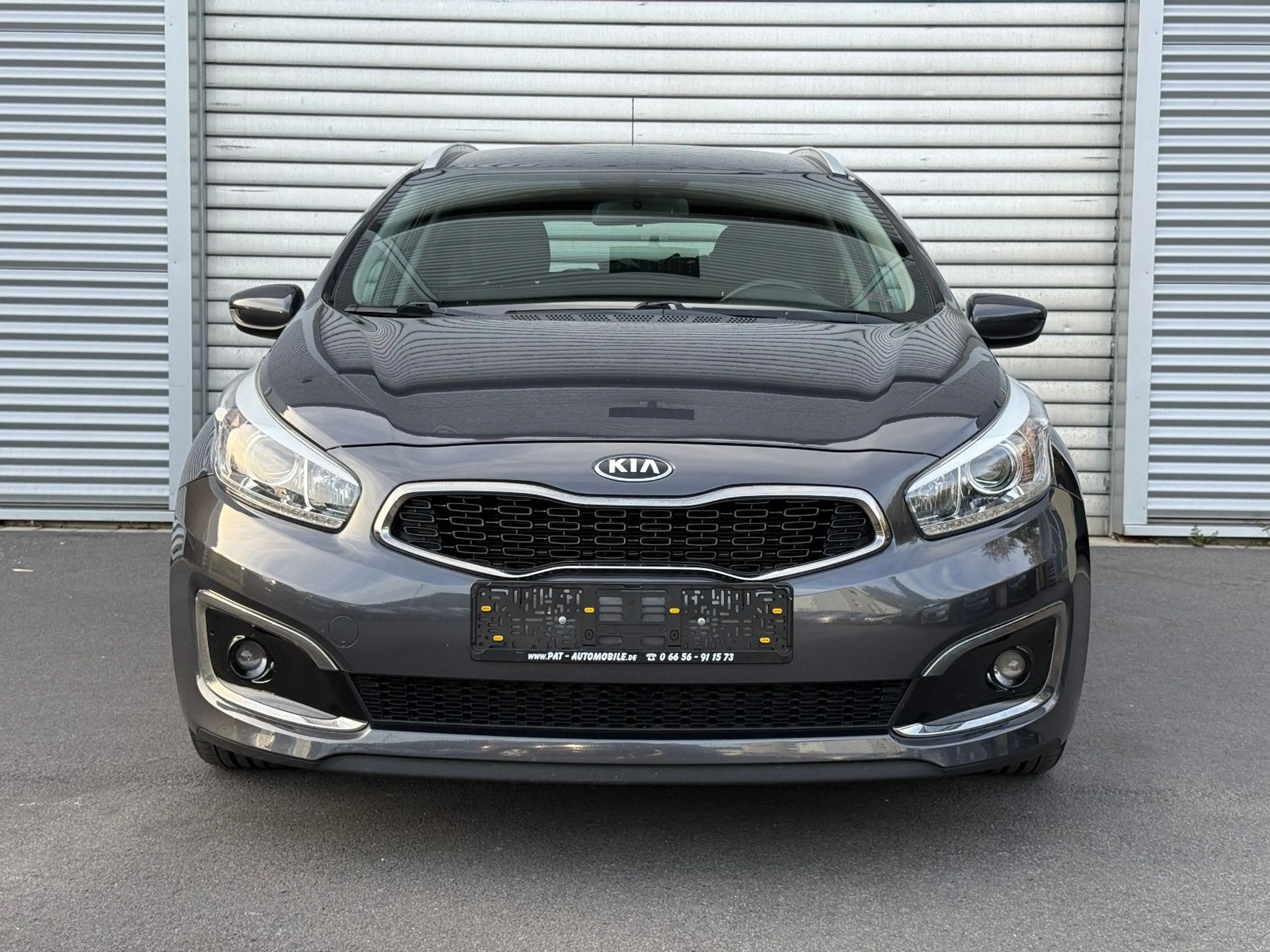 Kia Ceed SW / cee'd SW Cee'd Sportswagon UEFA Euro 2016 Navi PDC Kamera — photo 2