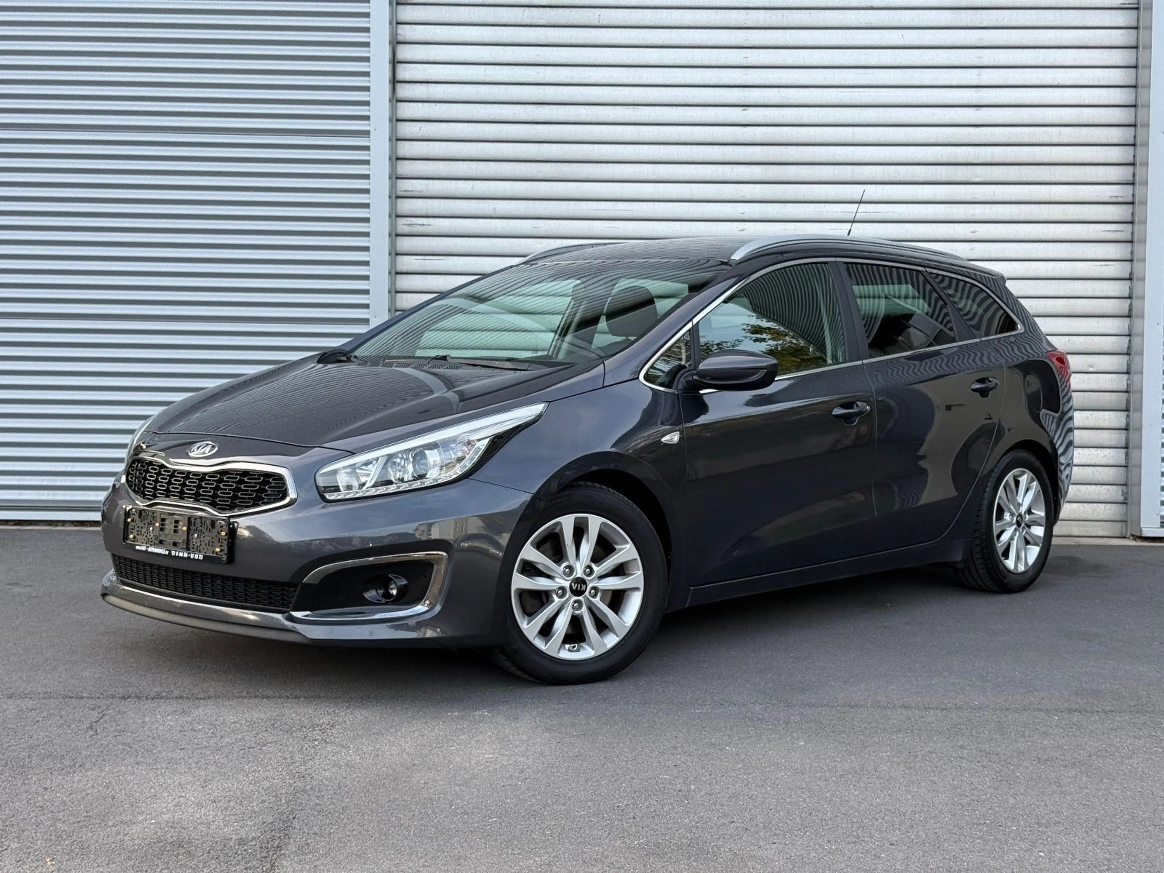 Kia Ceed SW / cee'd SW Cee'd Sportswagon UEFA Euro 2016 Navi PDC Kamera