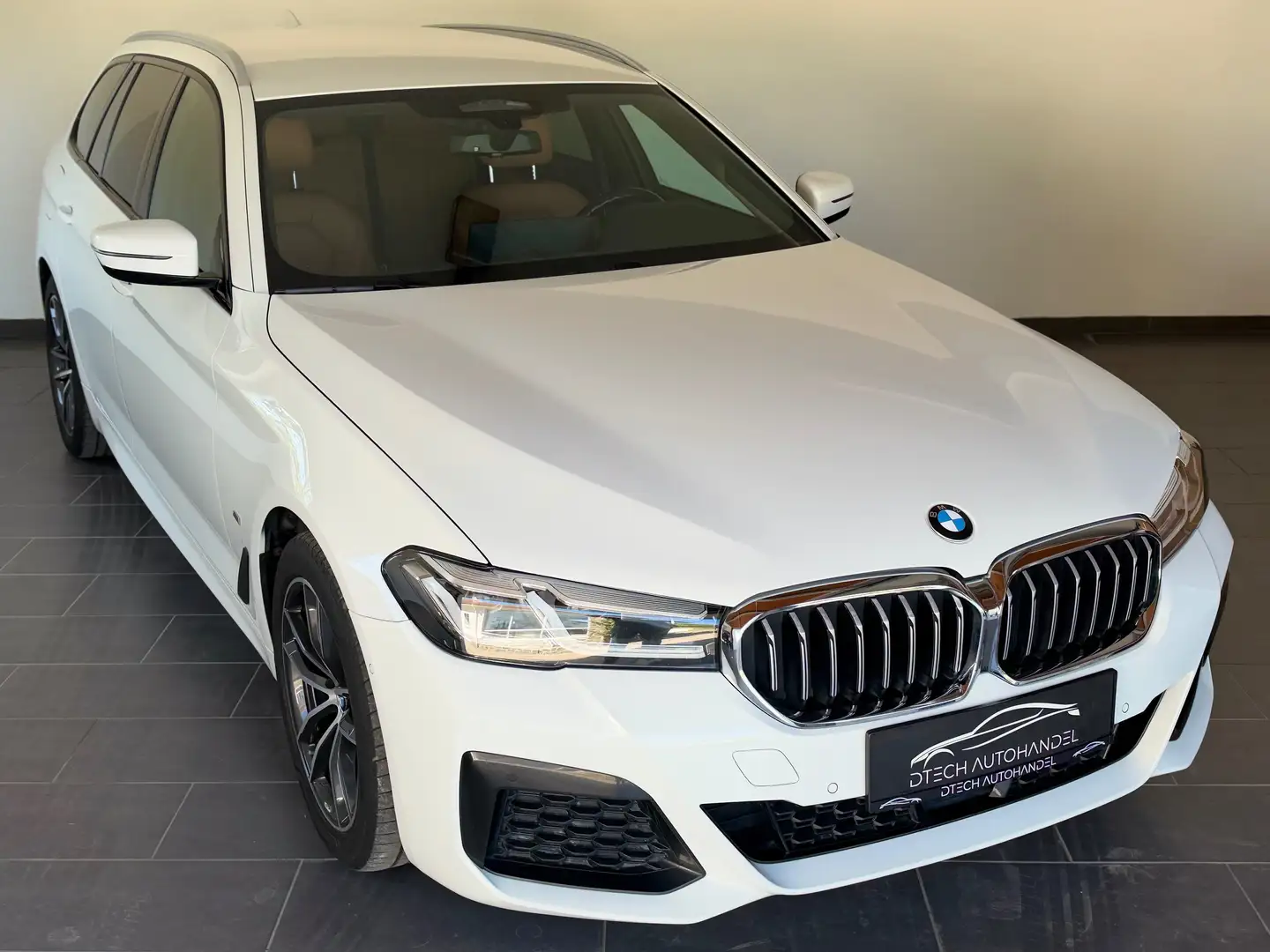 BMW 520 520d xDrive MSport/KEYLESS/ACC/4xSHZ/LHZ/ADAPTIVE LED Weiß - 2