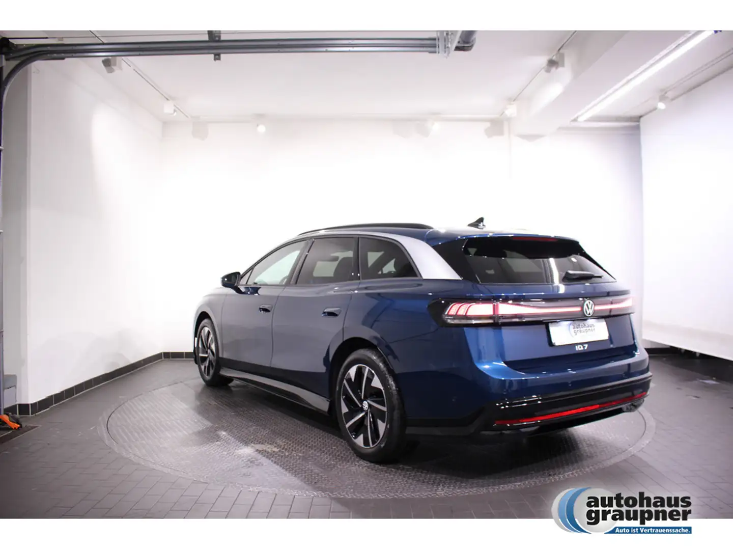 Volkswagen ID.7 Tourer Pro 210 kW 286 PS 77 kWh 1-Gang-Automatik Albastru - 2