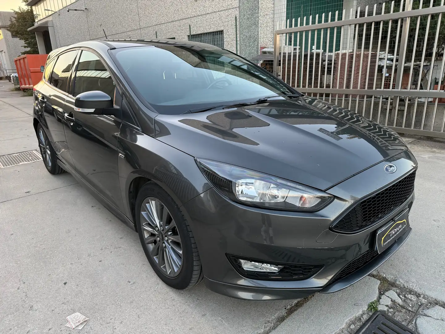 Ford Focus Focus 5p 1.5 tdci ST-Line Business s Grigio - 1