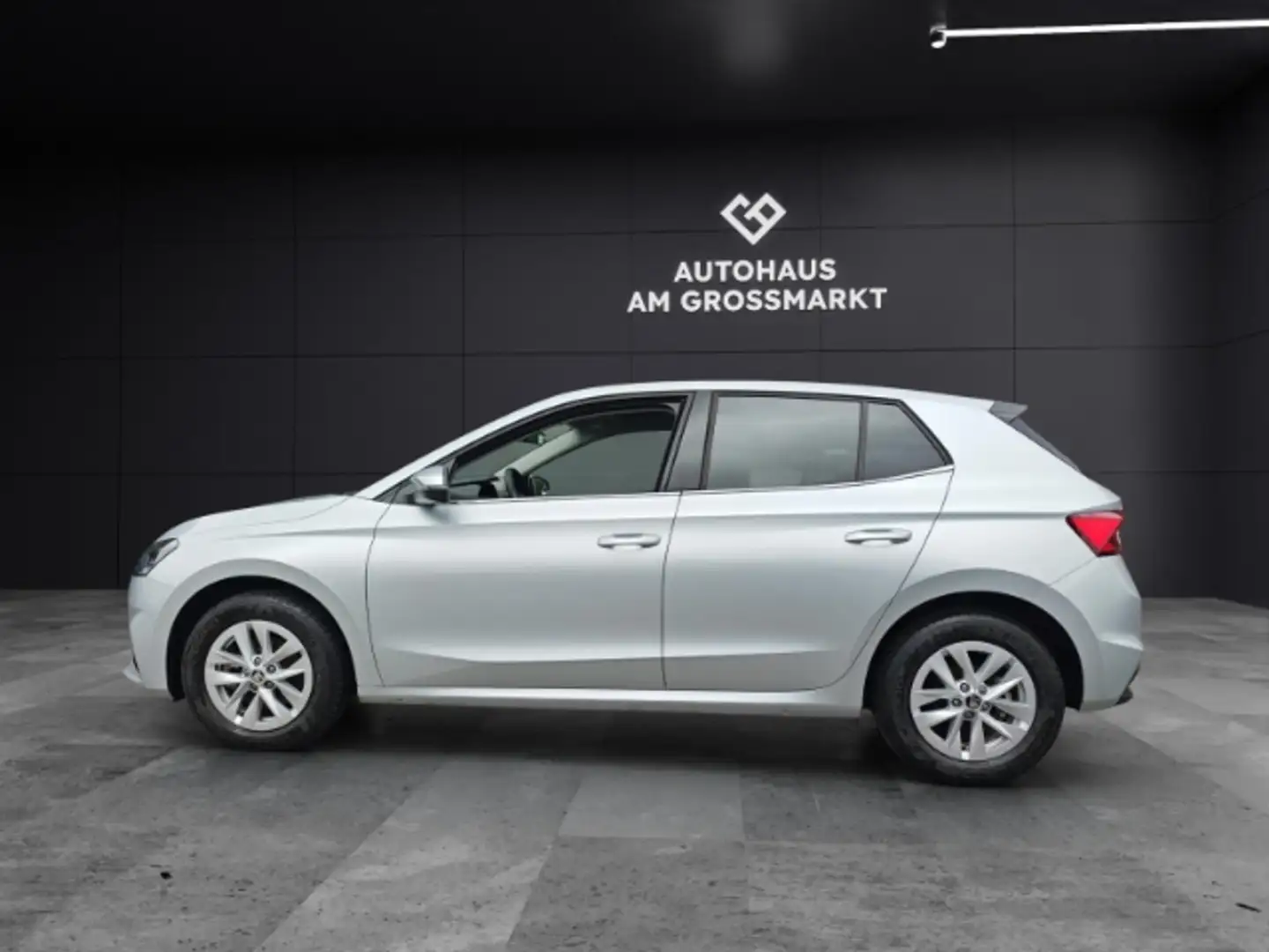 Skoda Fabia Ambition 1.0 TSI PDC v+h Apple CarPlay Rückfahrkam Silber - 2