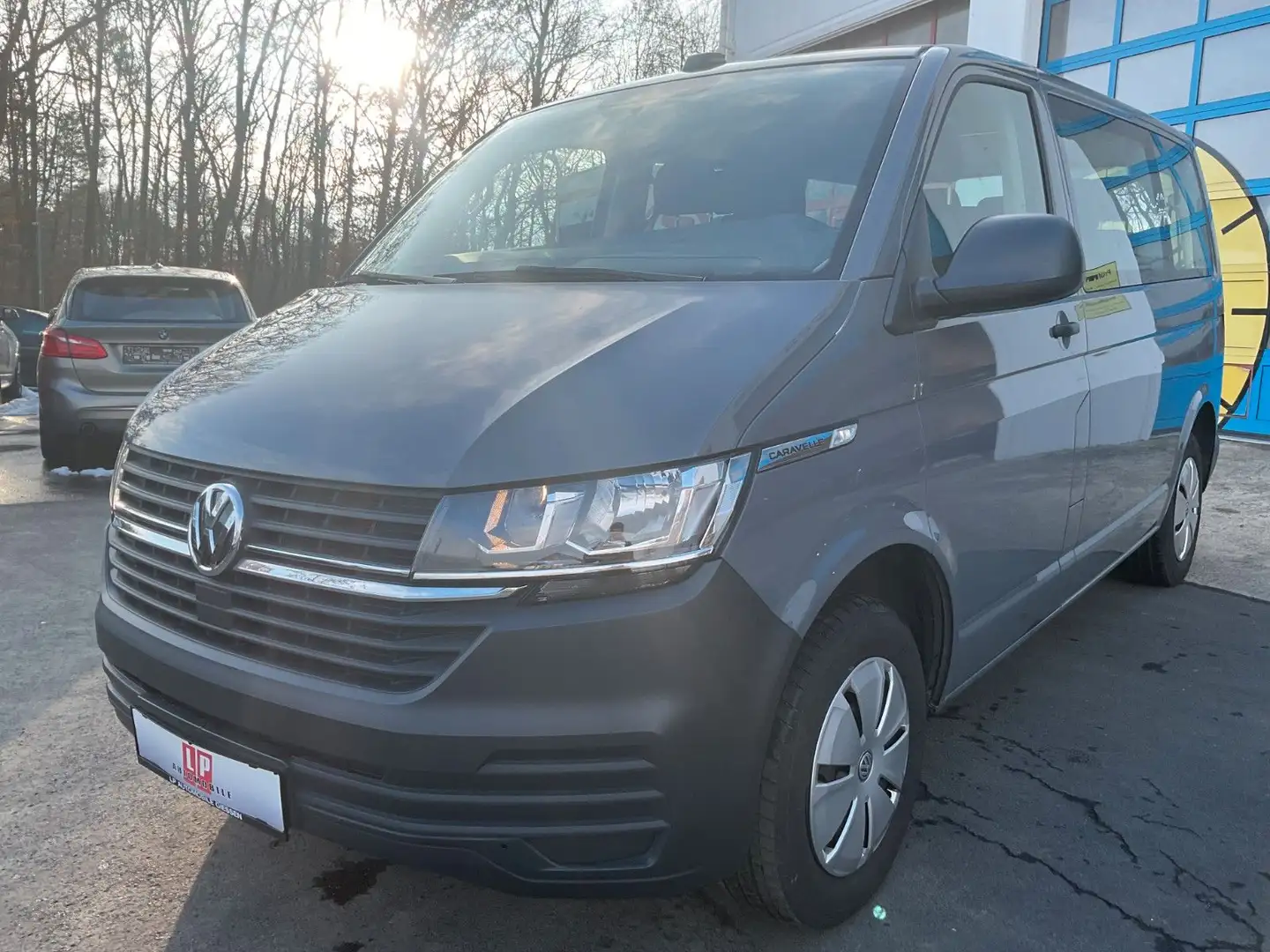 Volkswagen T6 Caravelle T6.1 Caravelle 2.0 TDI 9 Sitzer Klima PDC 1 Hand Grau - 1