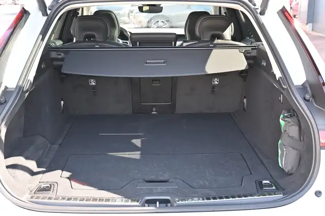Volvo V90 view 11