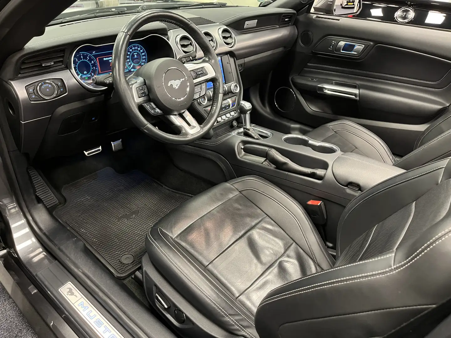 Ford Mustang USA Convertible 5.0i V8 GT Premium 450PK Automaat Gris - 2