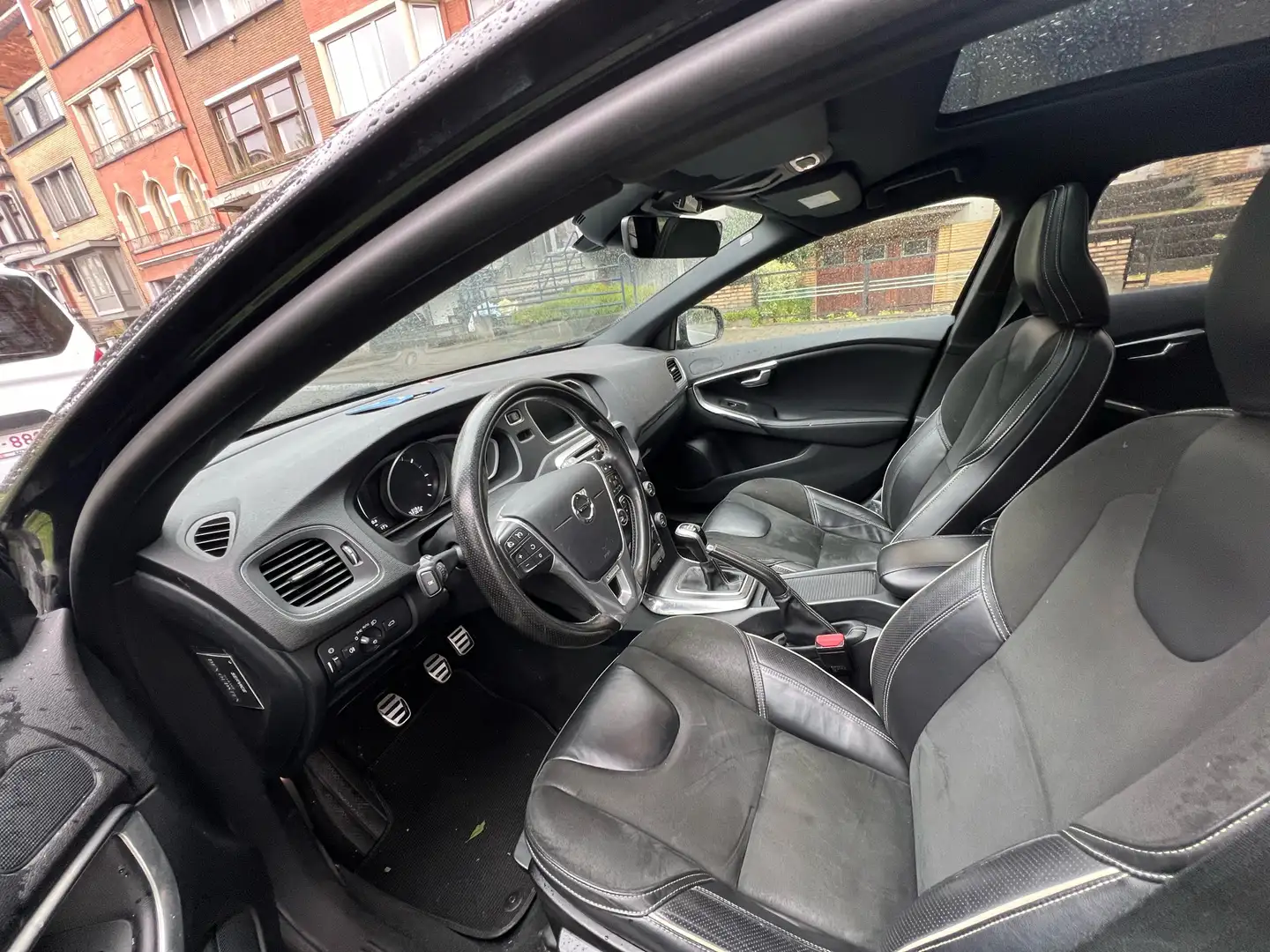 Volvo V40 2.0 D2 R-Design Zwart - 2