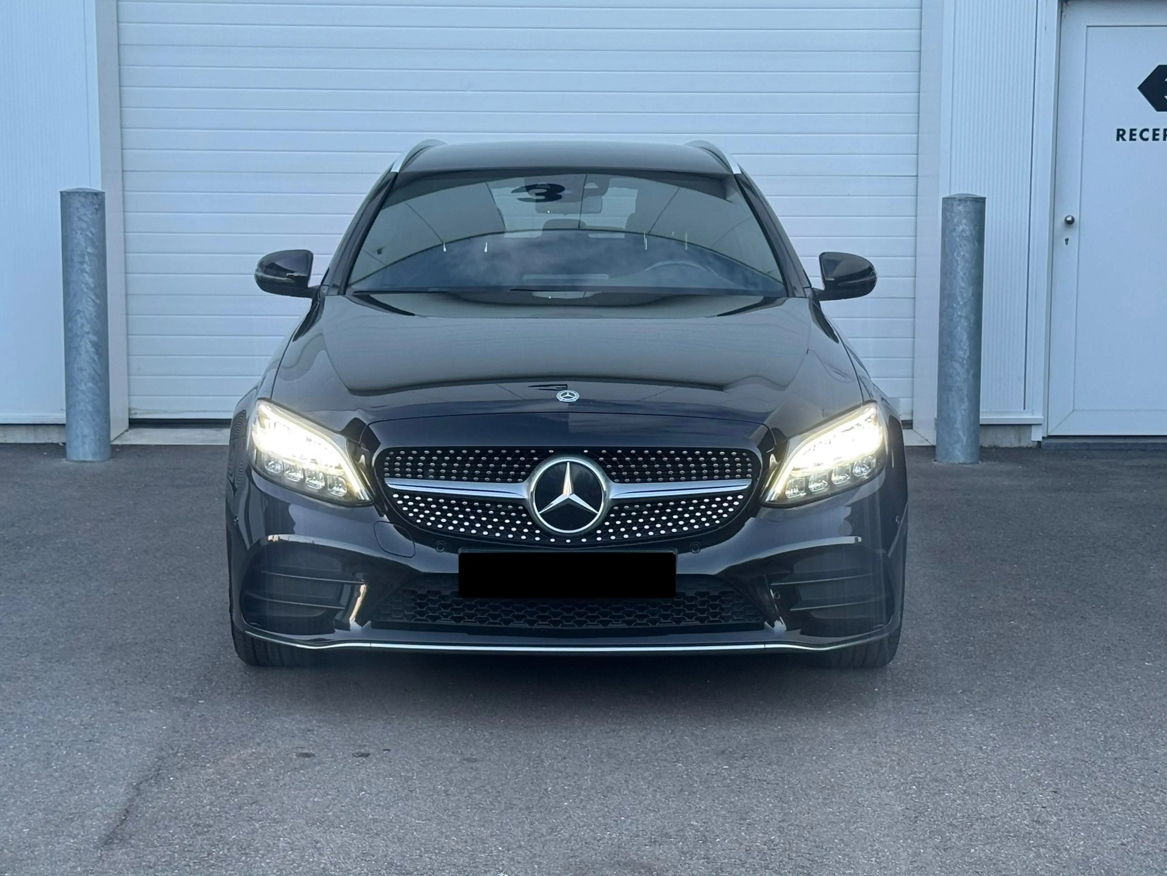 Mercedes-Benz C 200 4-Matic AMG Pack — photo 2