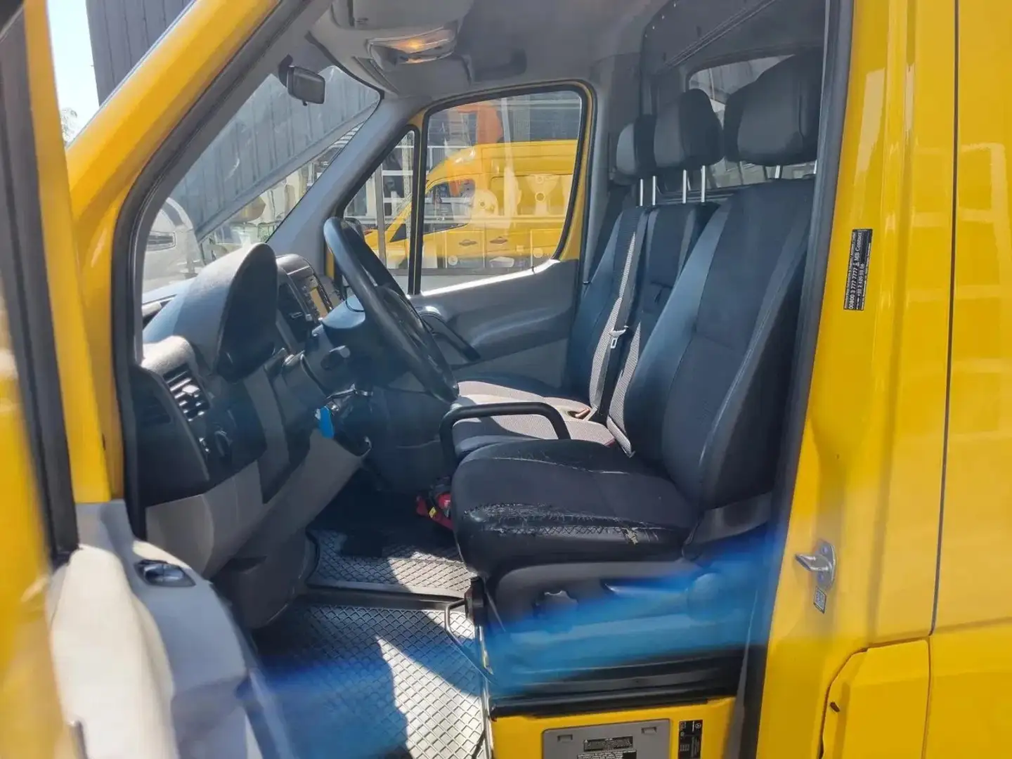 Mercedes-Benz Sprinter 314 CDI L2H2 AUTOMAAT EURO 6 Geel - 2