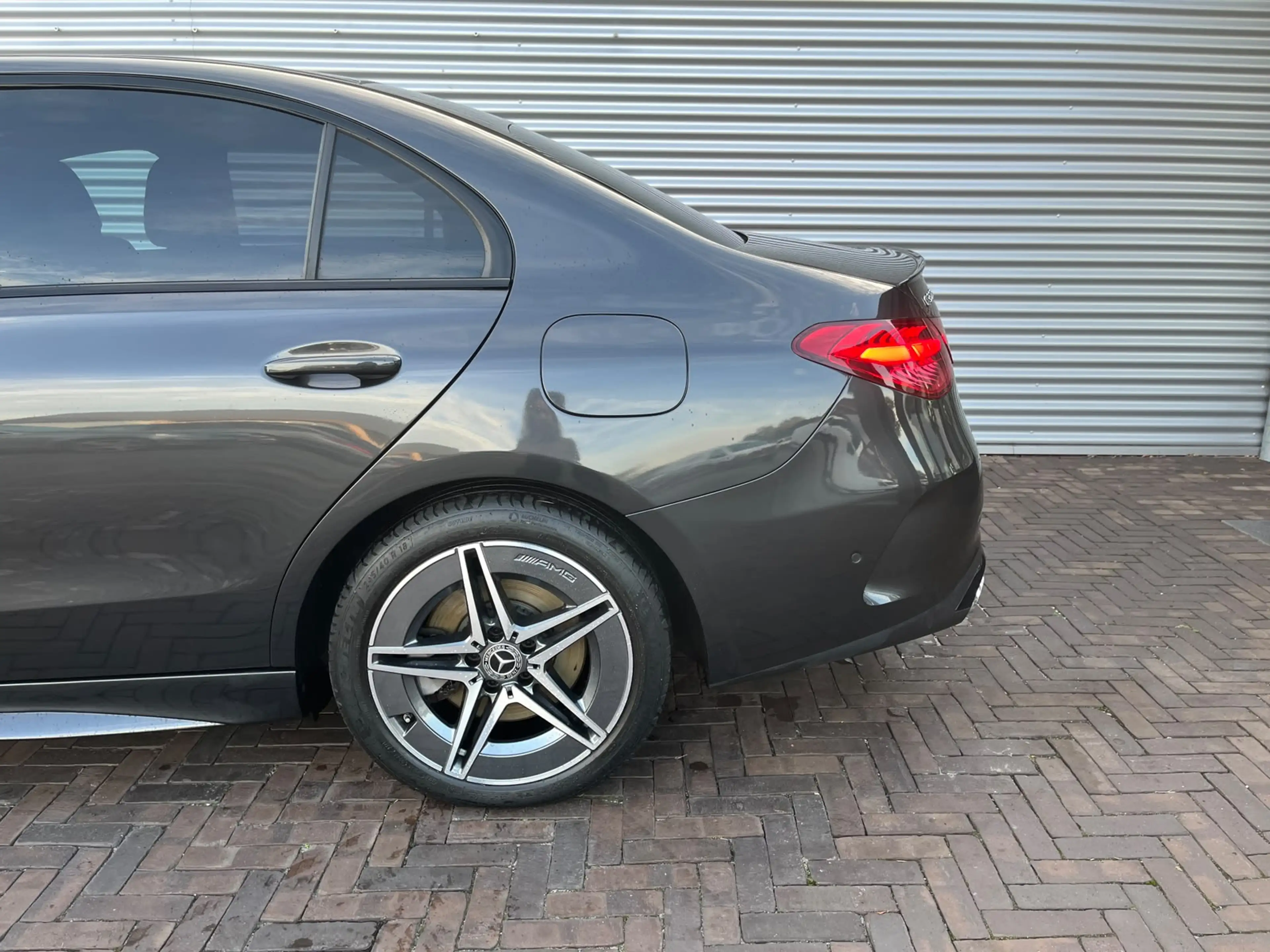 Mercedes-Benz C 300 e AMG Line — photo 5