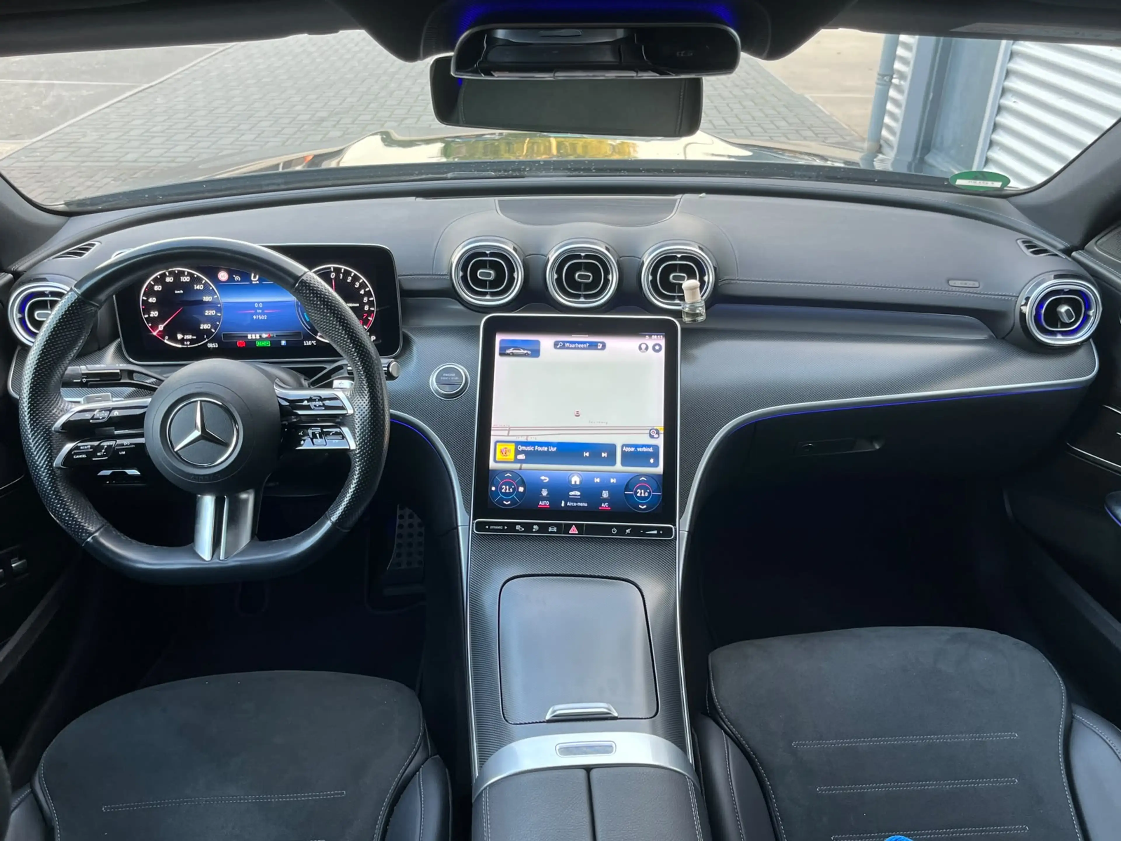 Mercedes-Benz C 300 e AMG Line — photo 2