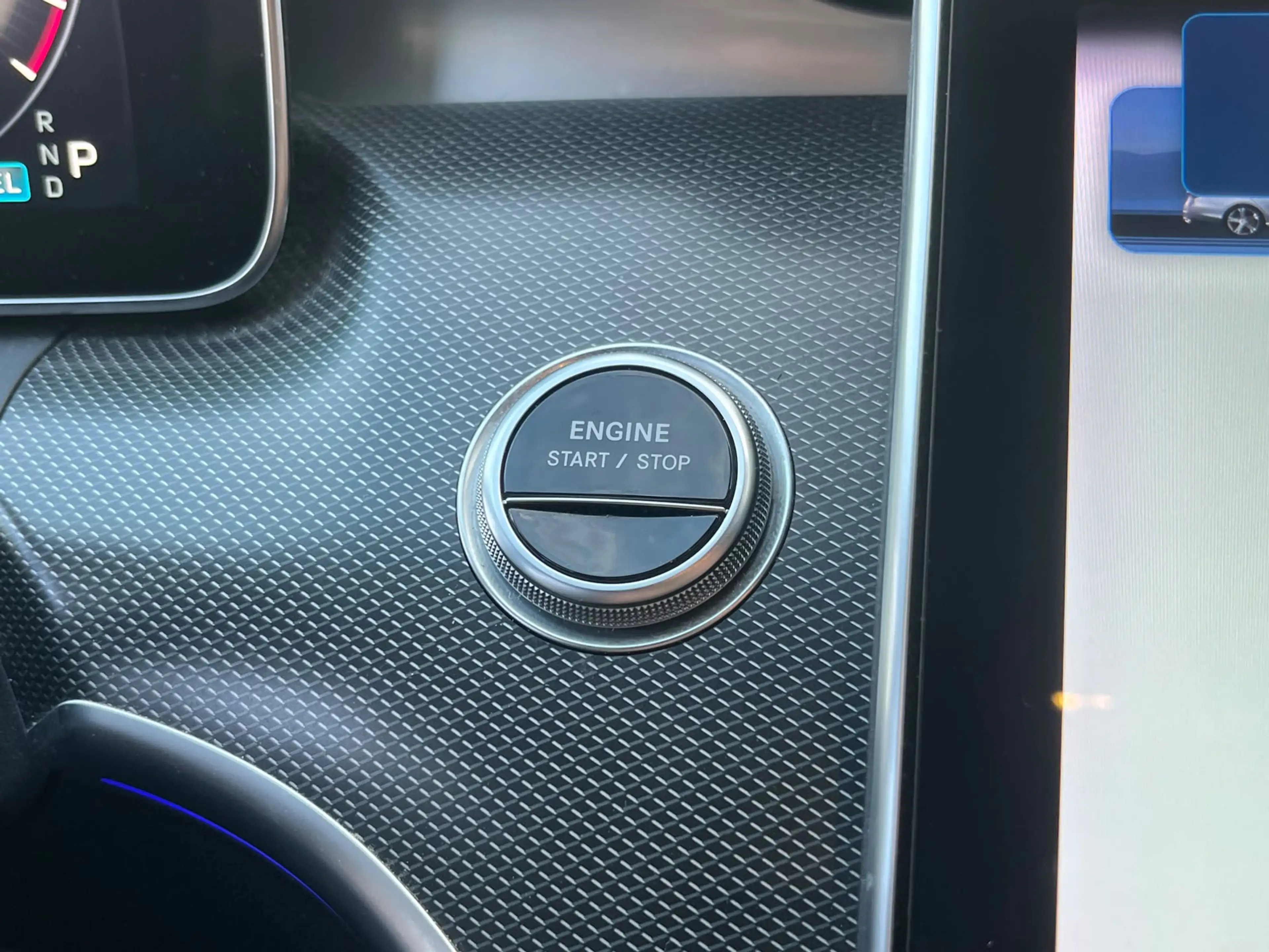 Mercedes-Benz C 300 e AMG Line — photo 14