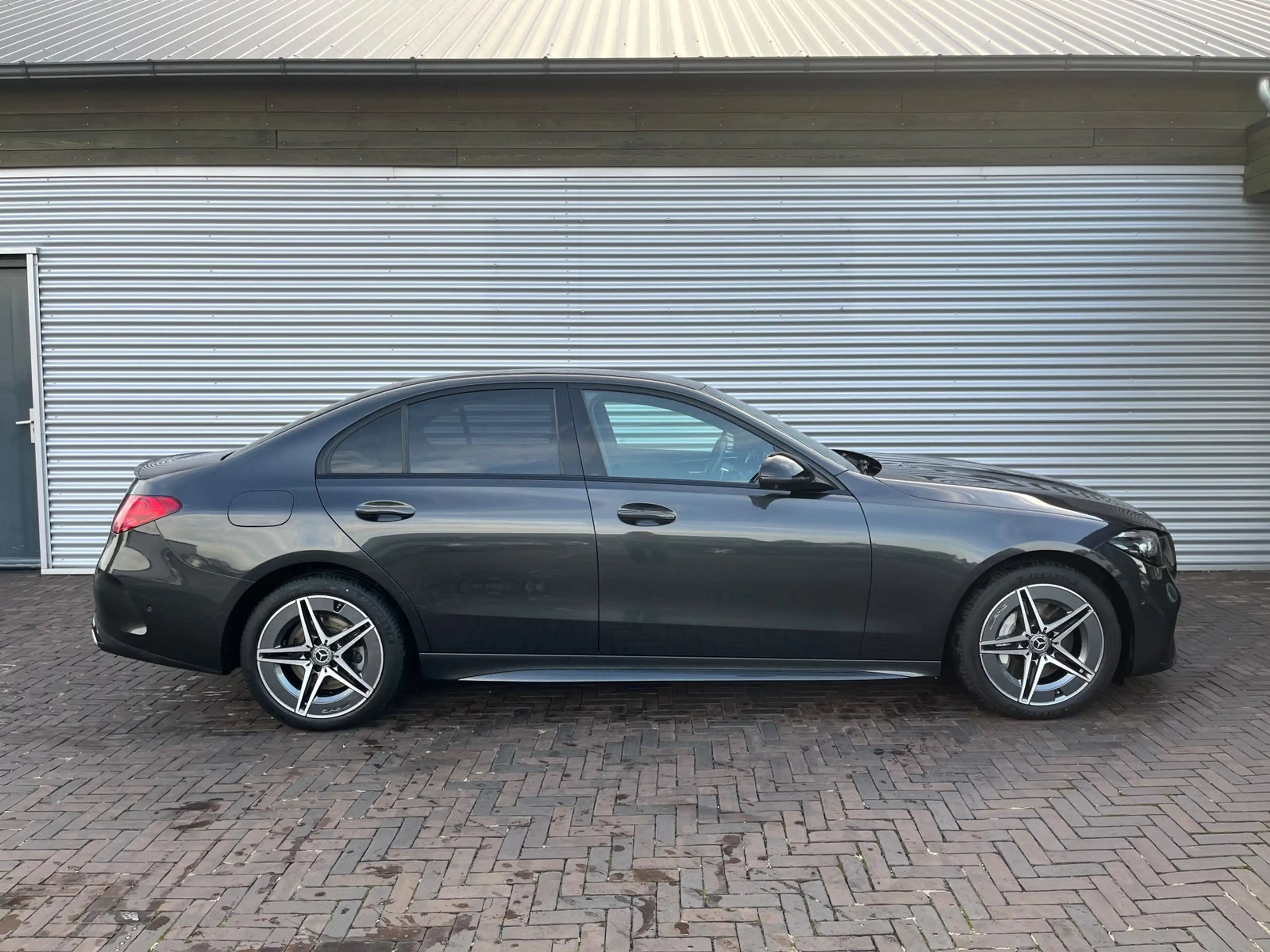Mercedes-Benz C 300 e AMG Line — photo 7
