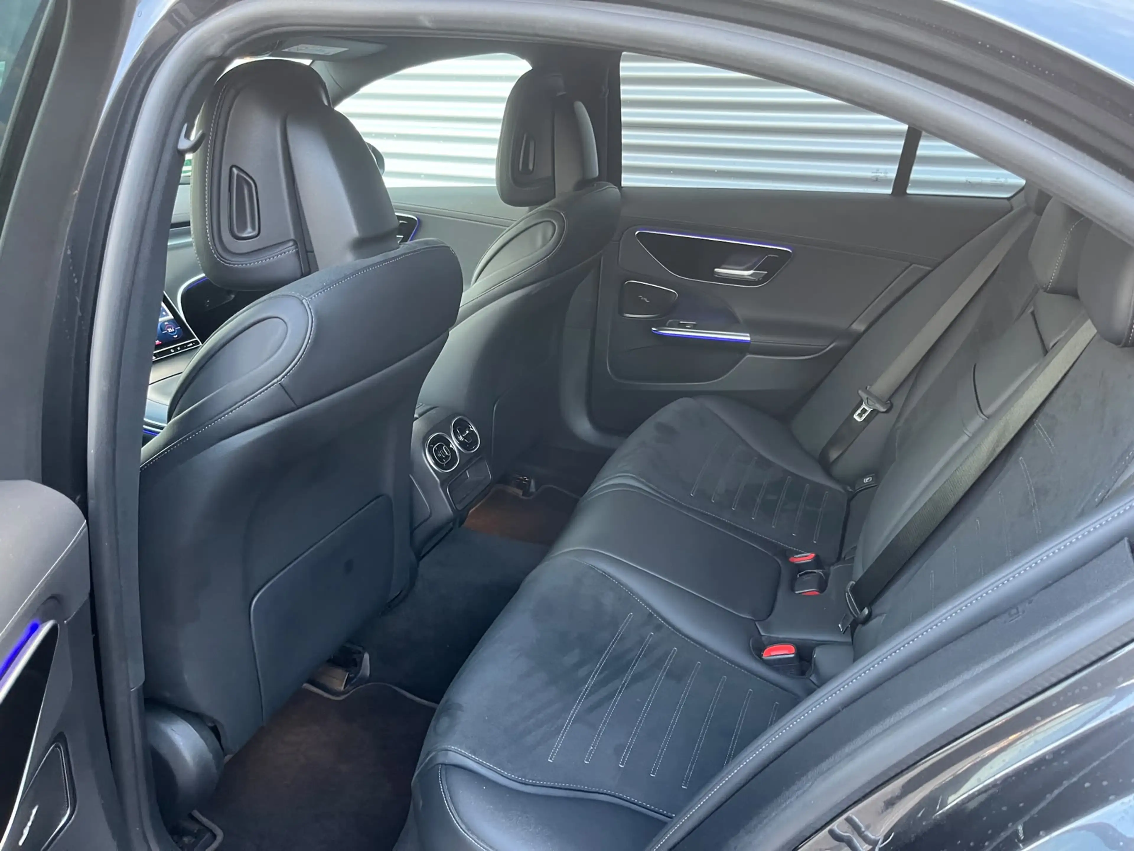 Mercedes-Benz C 300 e AMG Line — photo 13