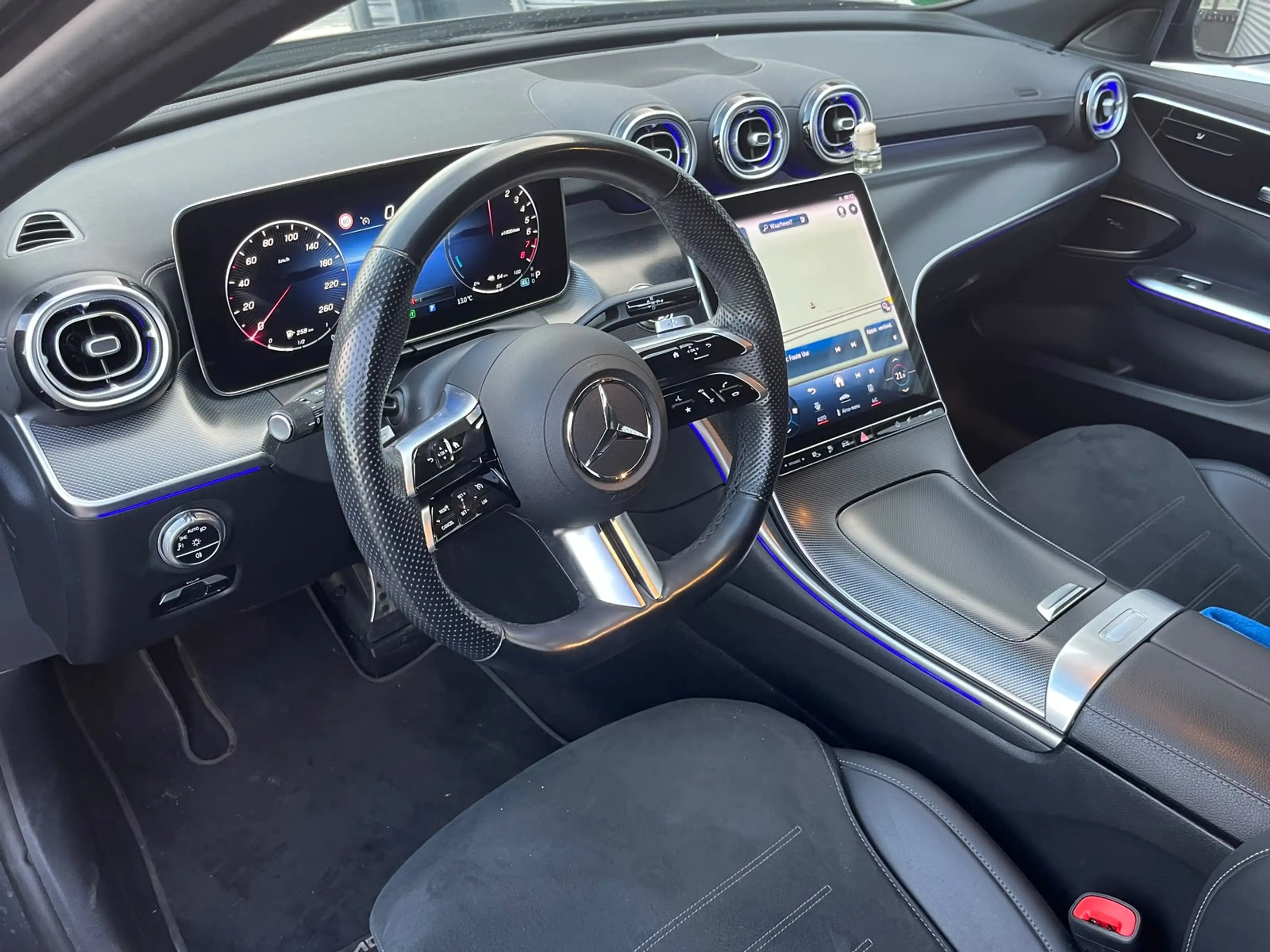Mercedes-Benz C 300 e AMG Line — photo 15
