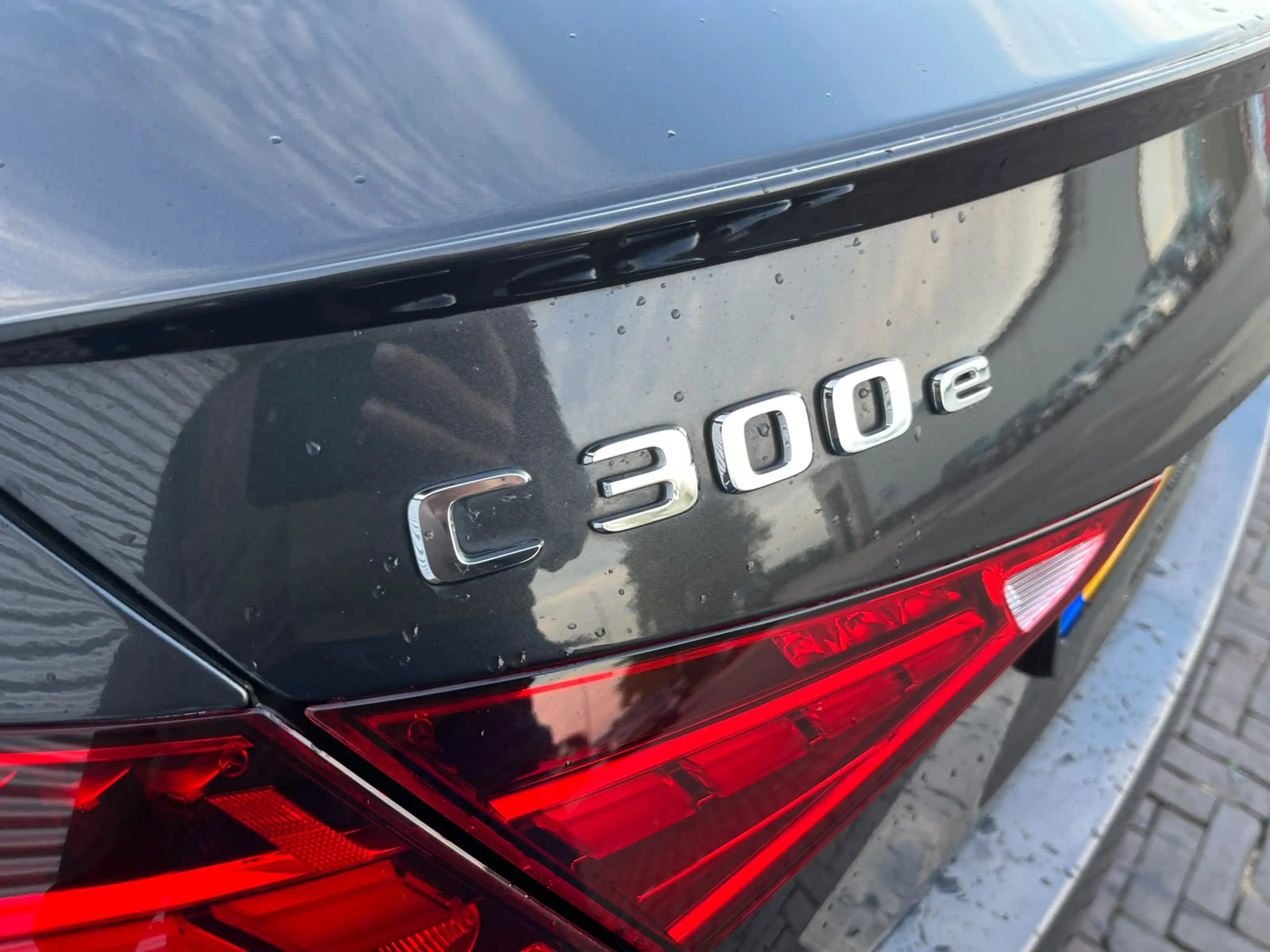 Mercedes-Benz C 300 e AMG Line — photo 6