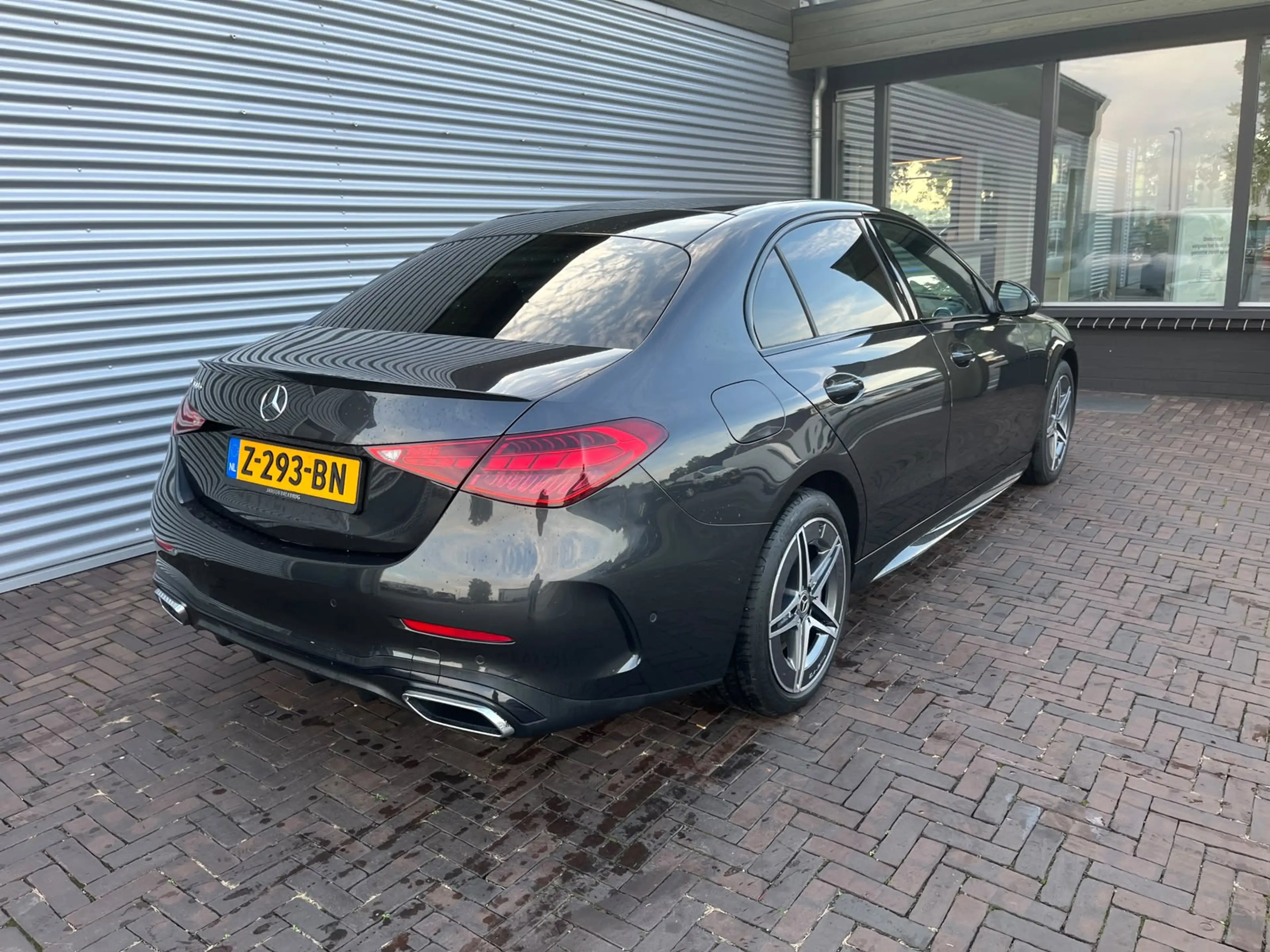 Mercedes-Benz C 300 e AMG Line — photo 3