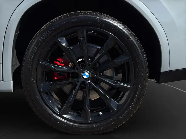 BMW X4 M view 15