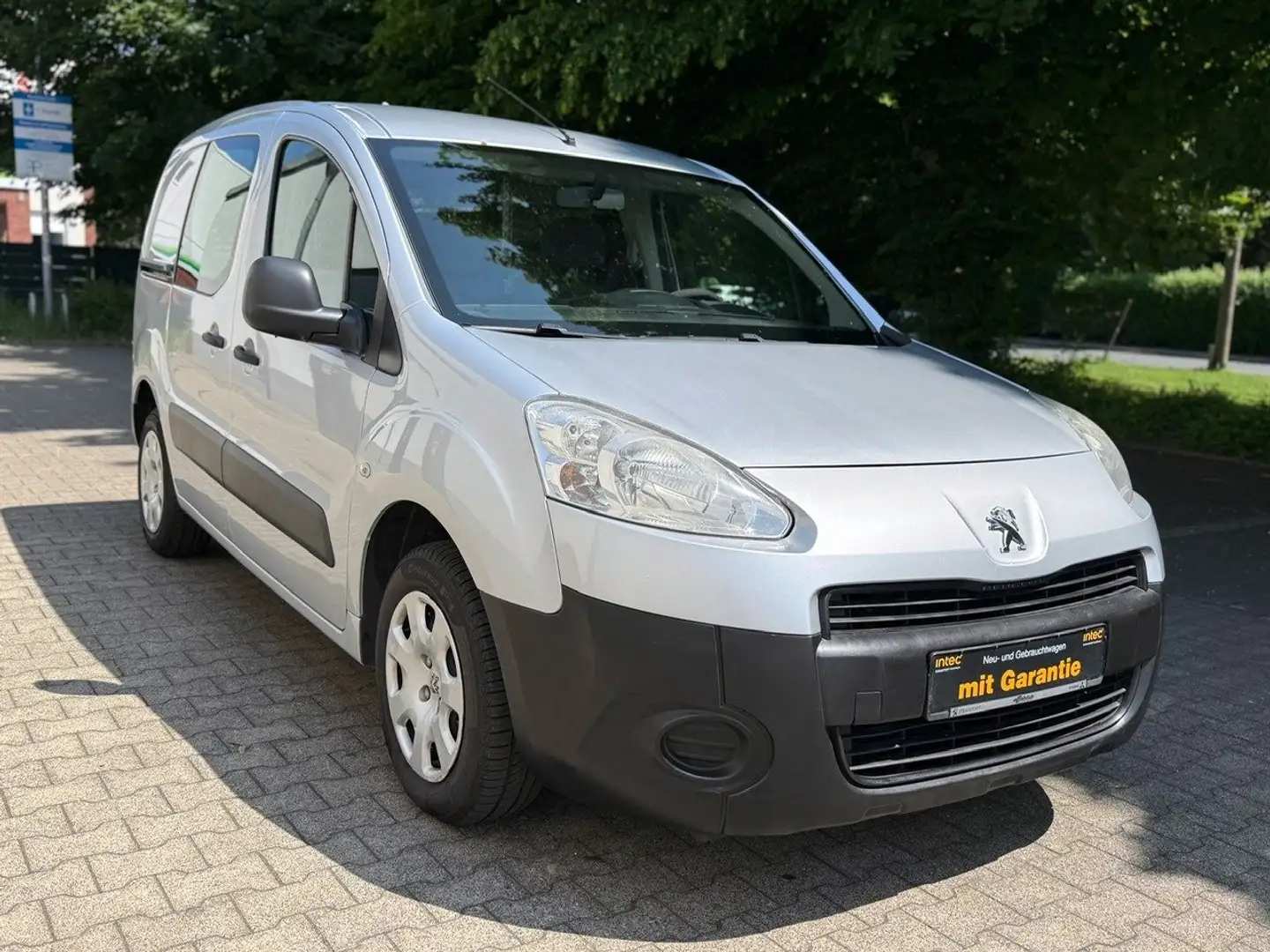 Peugeot Partner 3.Sitzer*Klima*PDC*Sortimo*1.Hd*5.Türer*ZV*BT* Silber - 1