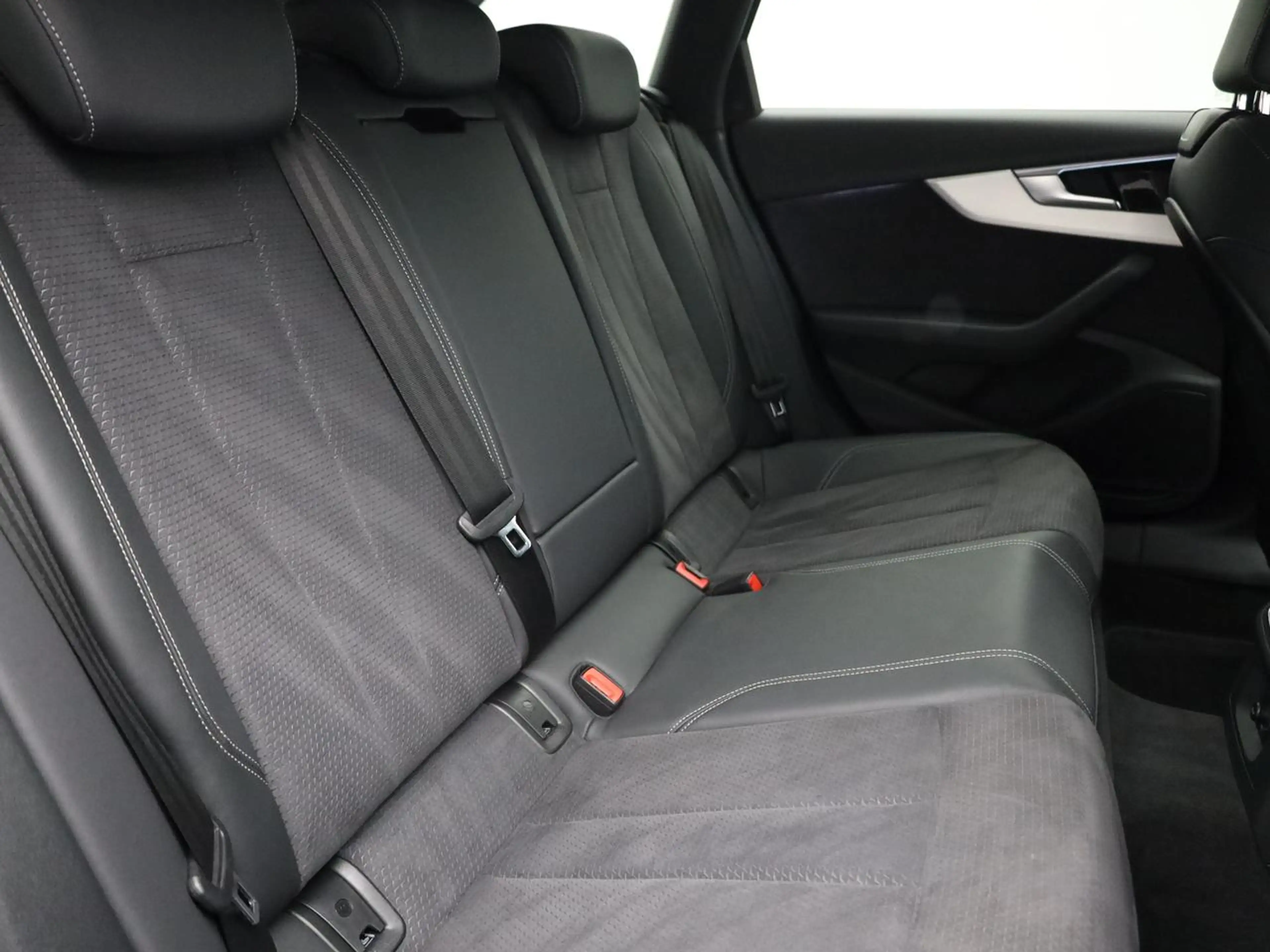 Audi A4 2.0 TDi S-TRONIC PANORAMISCH SCHUIFDAK — photo 9