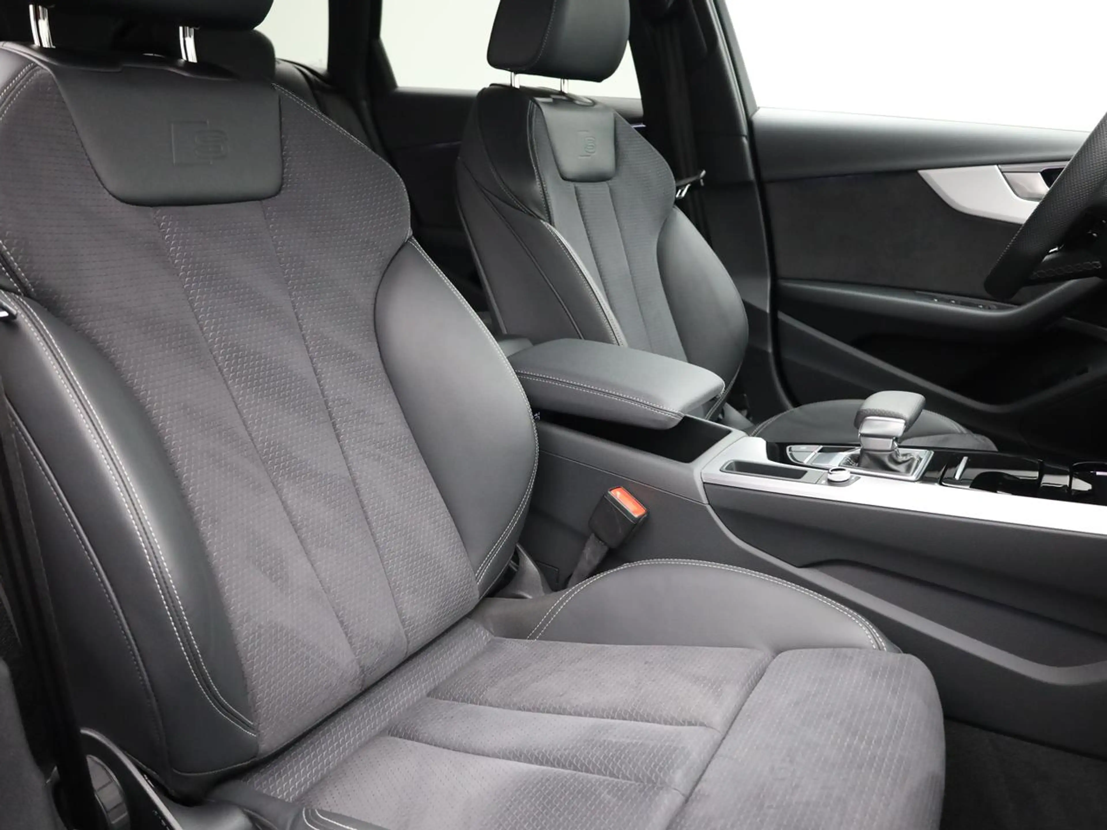 Audi A4 2.0 TDi S-TRONIC PANORAMISCH SCHUIFDAK — photo 4