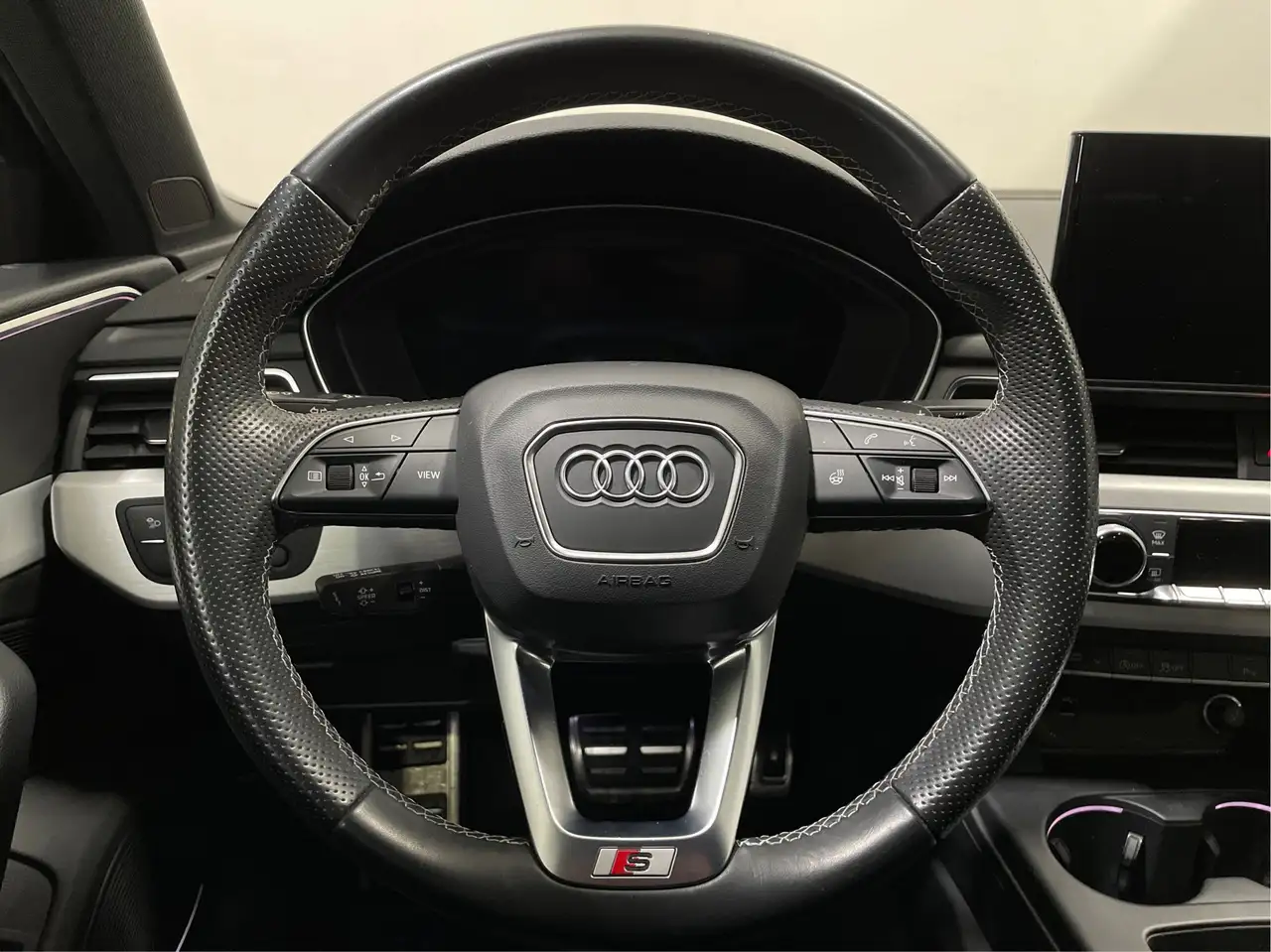 Audi A4 снимка Audi A4