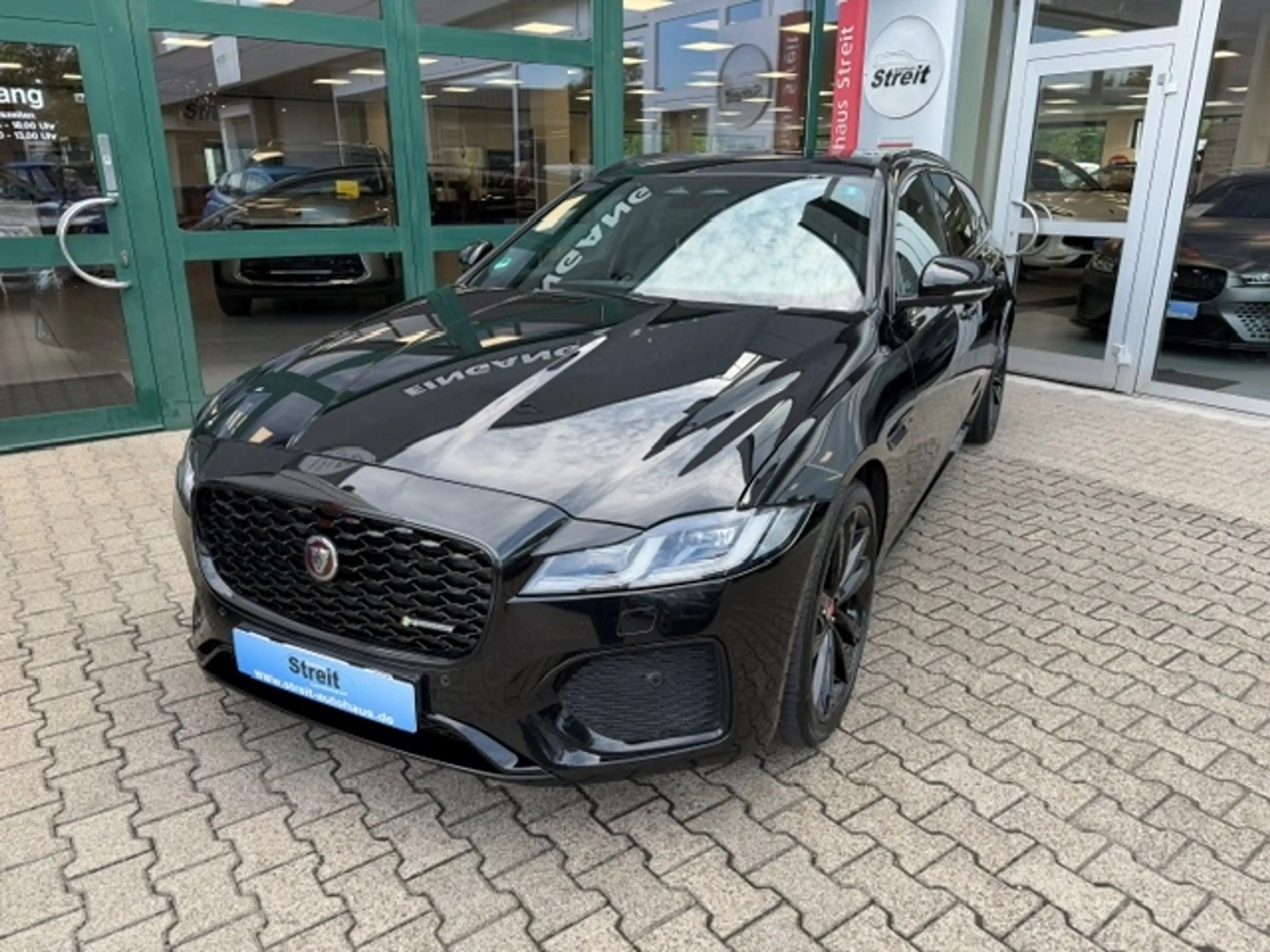 Jaguar XF 2.0 Sportbrake R-Dynamic AWD AHK 21'' Meridian LED — photo 3